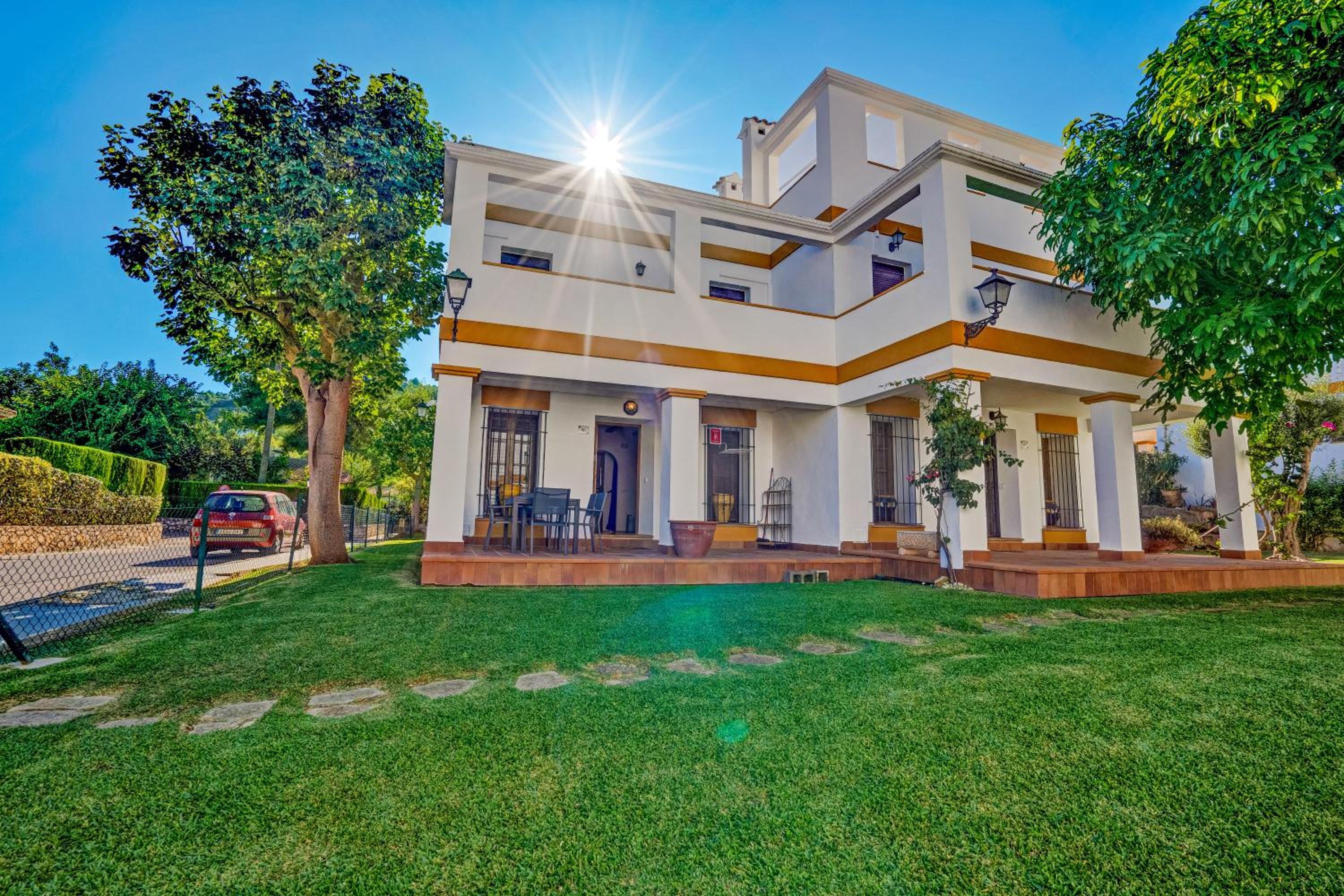 Ruhiges Eckreihenhaus mit Pool in La Sella Zarzas one Denia