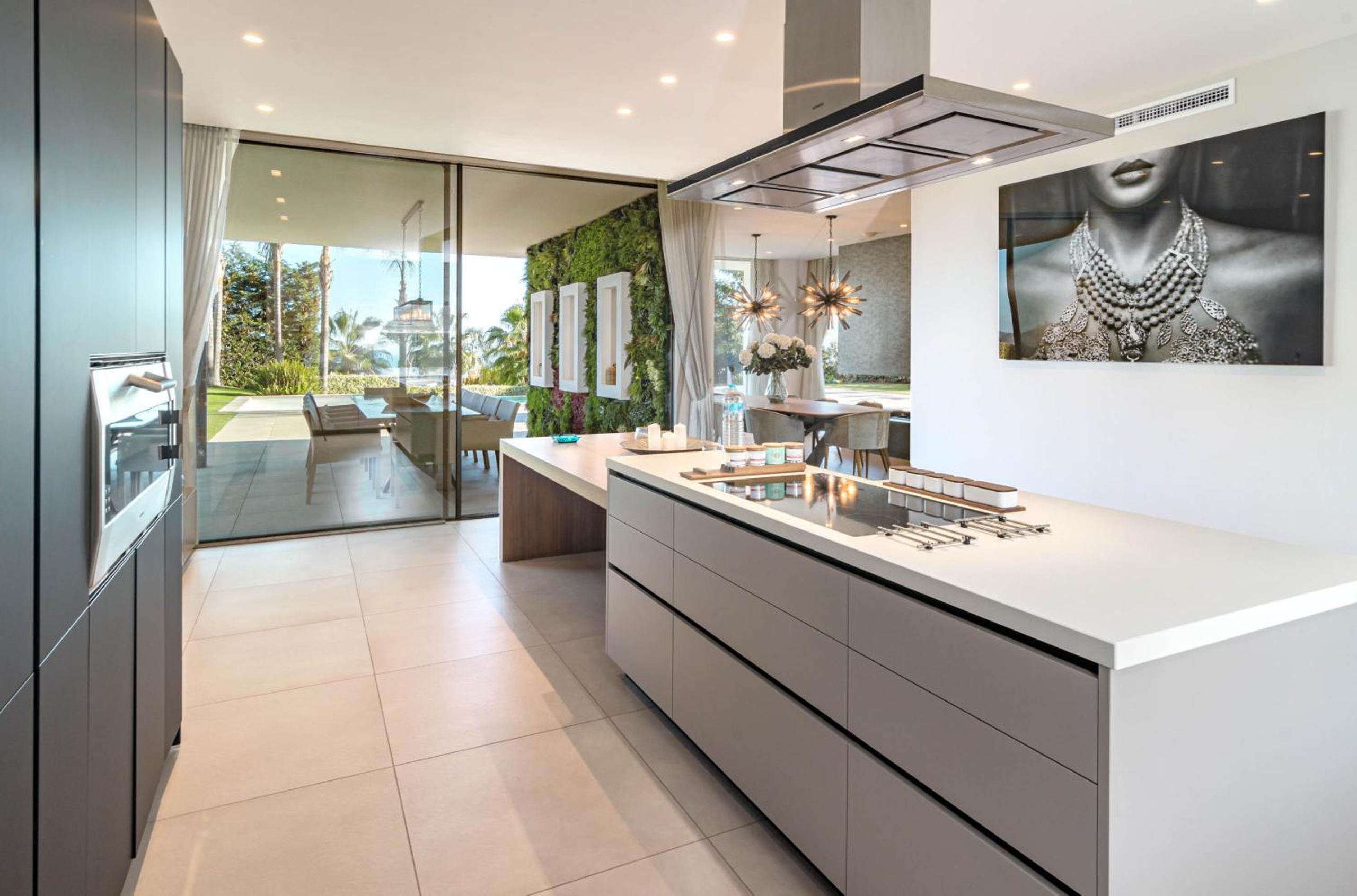 ELM2- Luxury, Modern Villa by Roomservices view 3