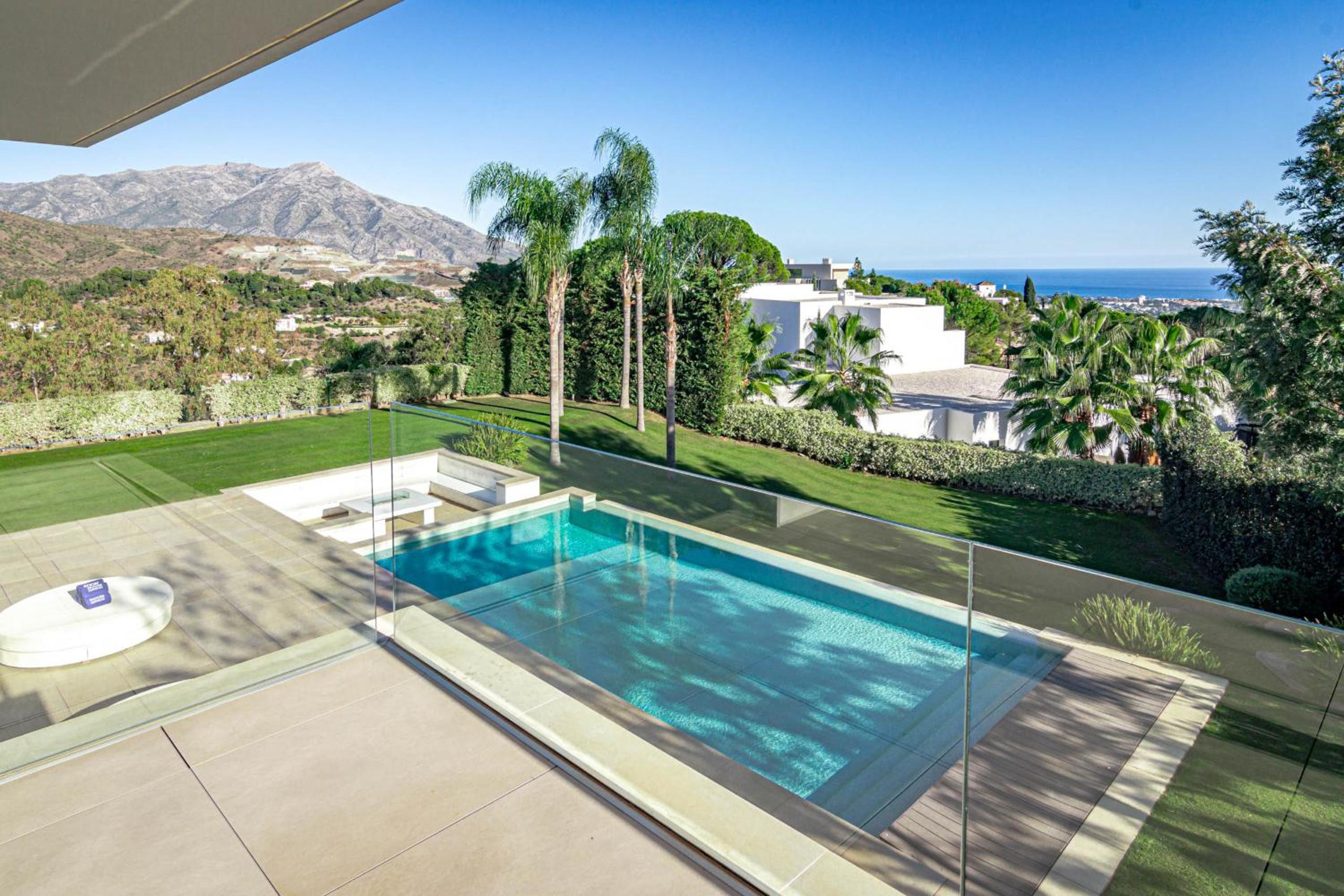 ELM2- Luxury, Modern Villa by Roomservices view 4