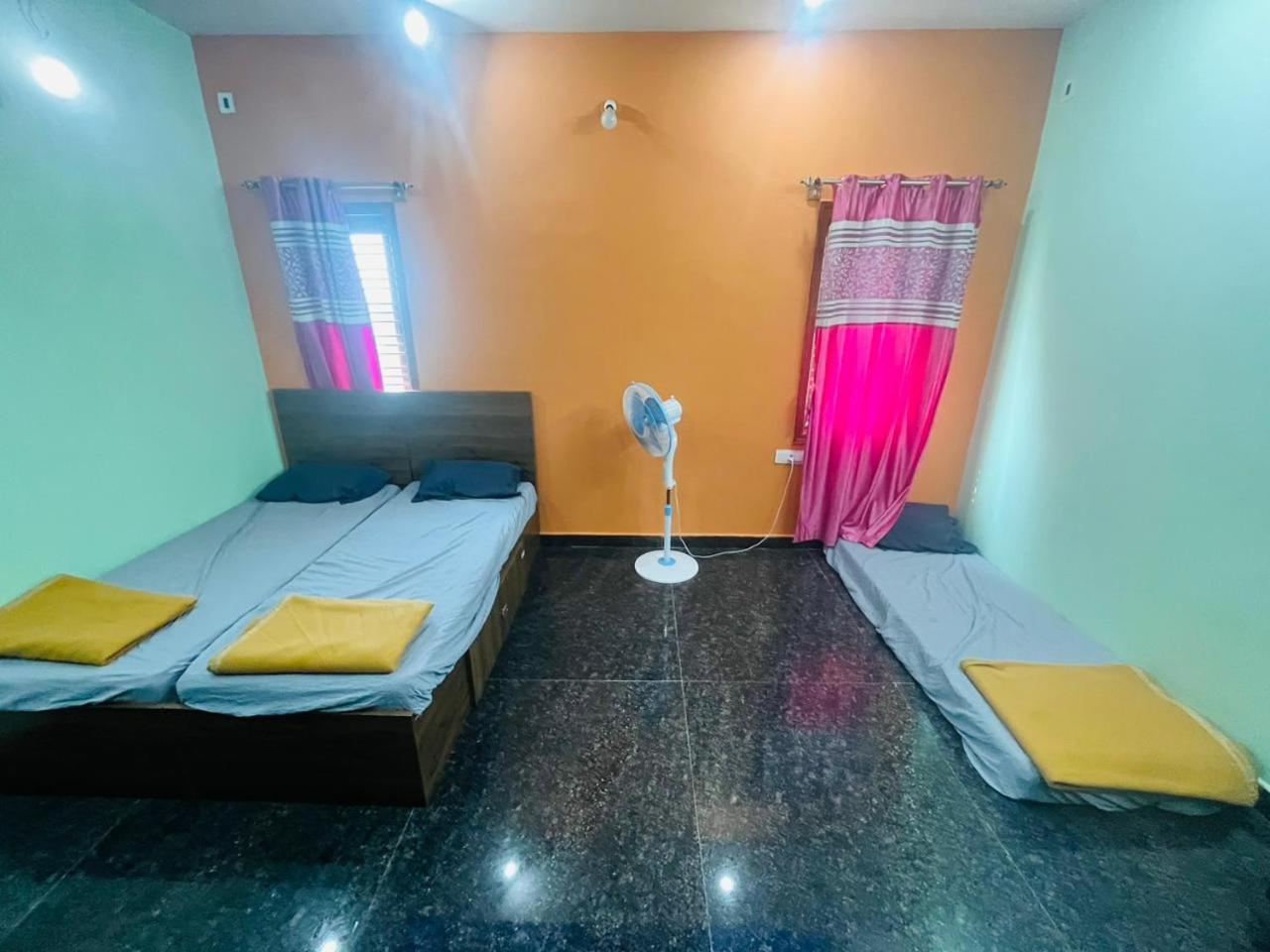 Sahara penthouse family, Stay