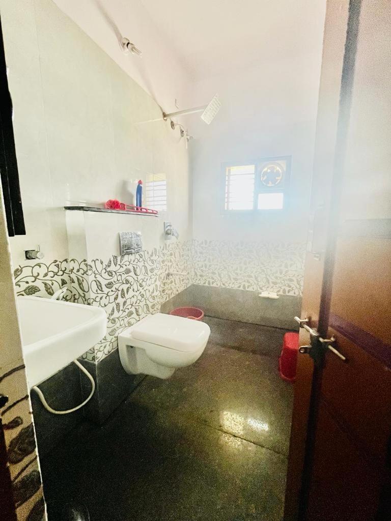 Sahara penthouse family, Stay