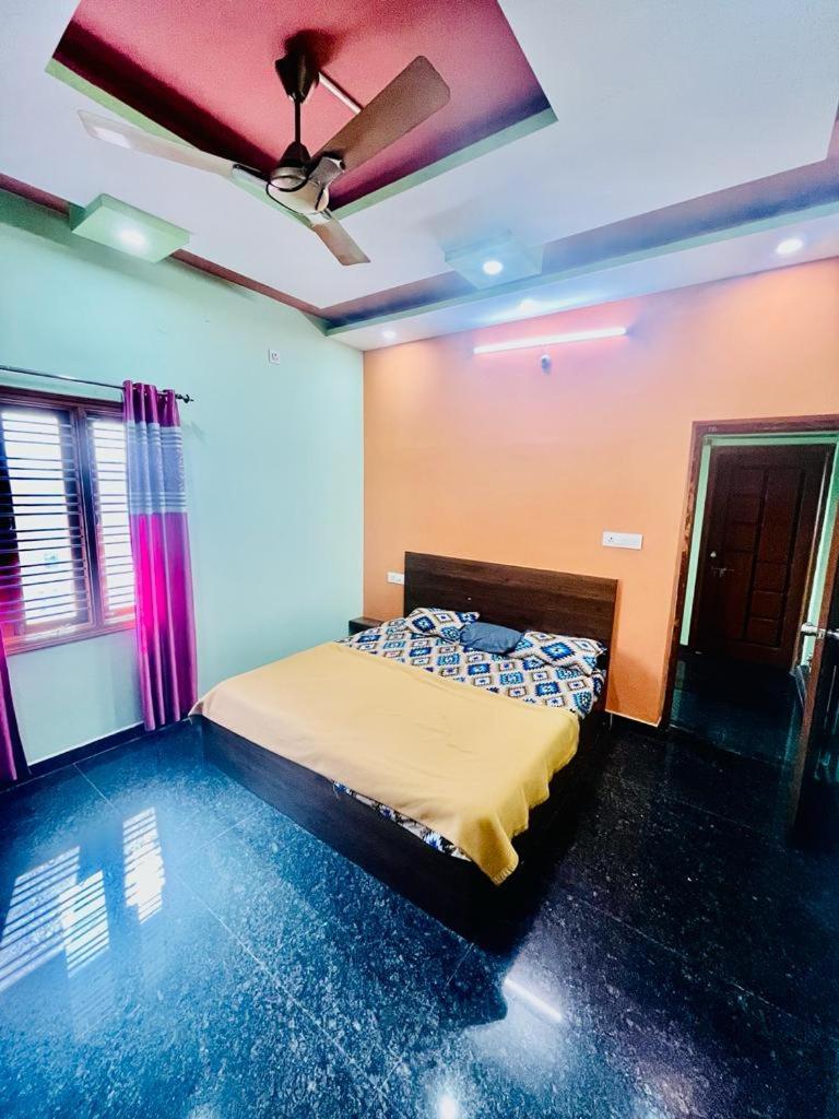 Sahara penthouse family, Stay