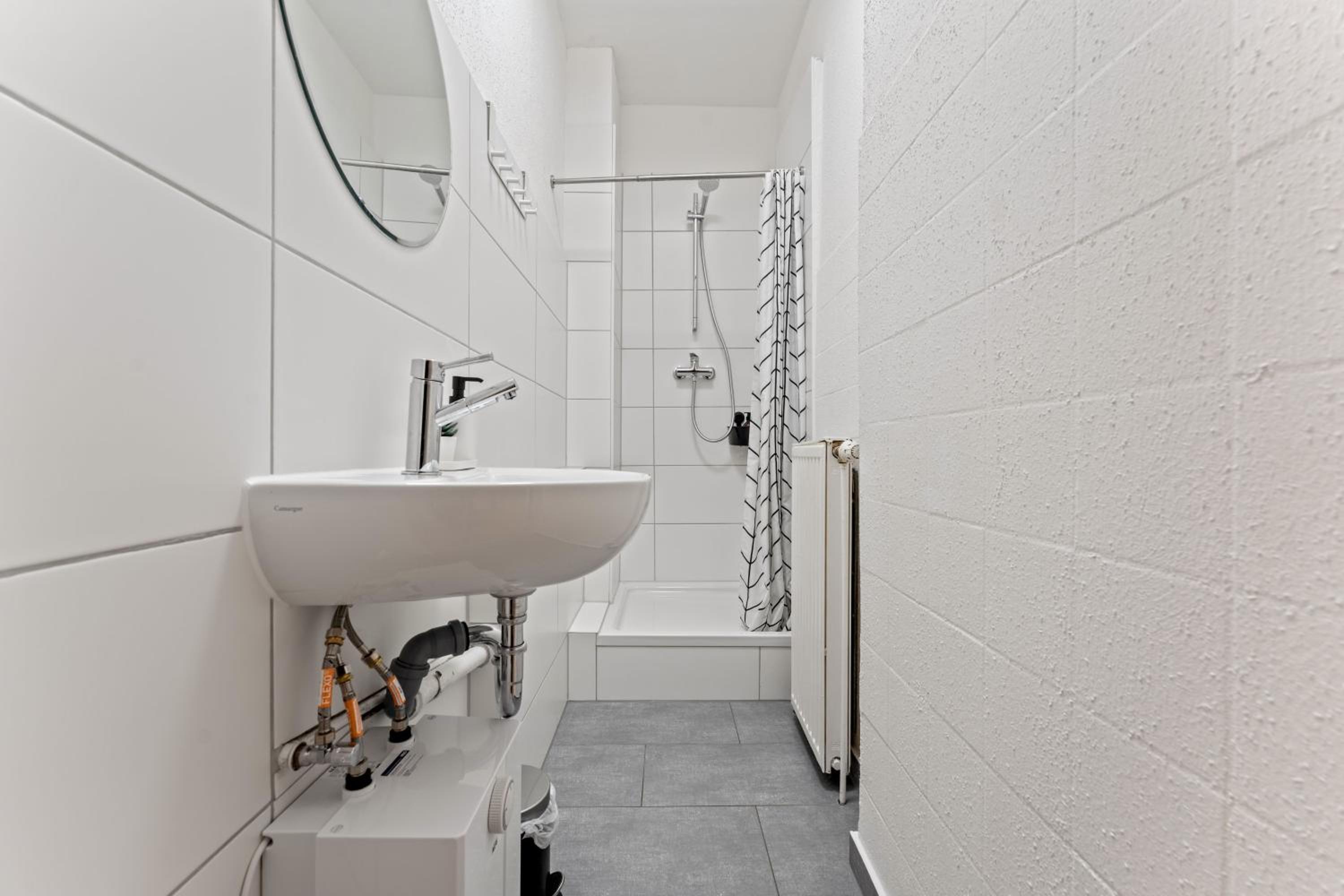 Neues zentrales Apartment,10 Betten,vollmöbliert, Wifi