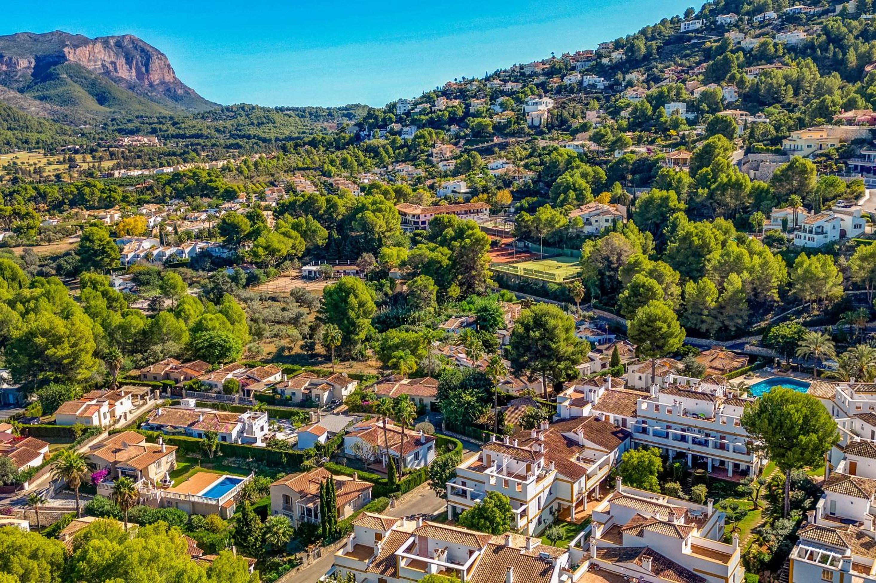 Ruhiges Eckreihenhaus mit Pool in La Sella Zarzas one Denia