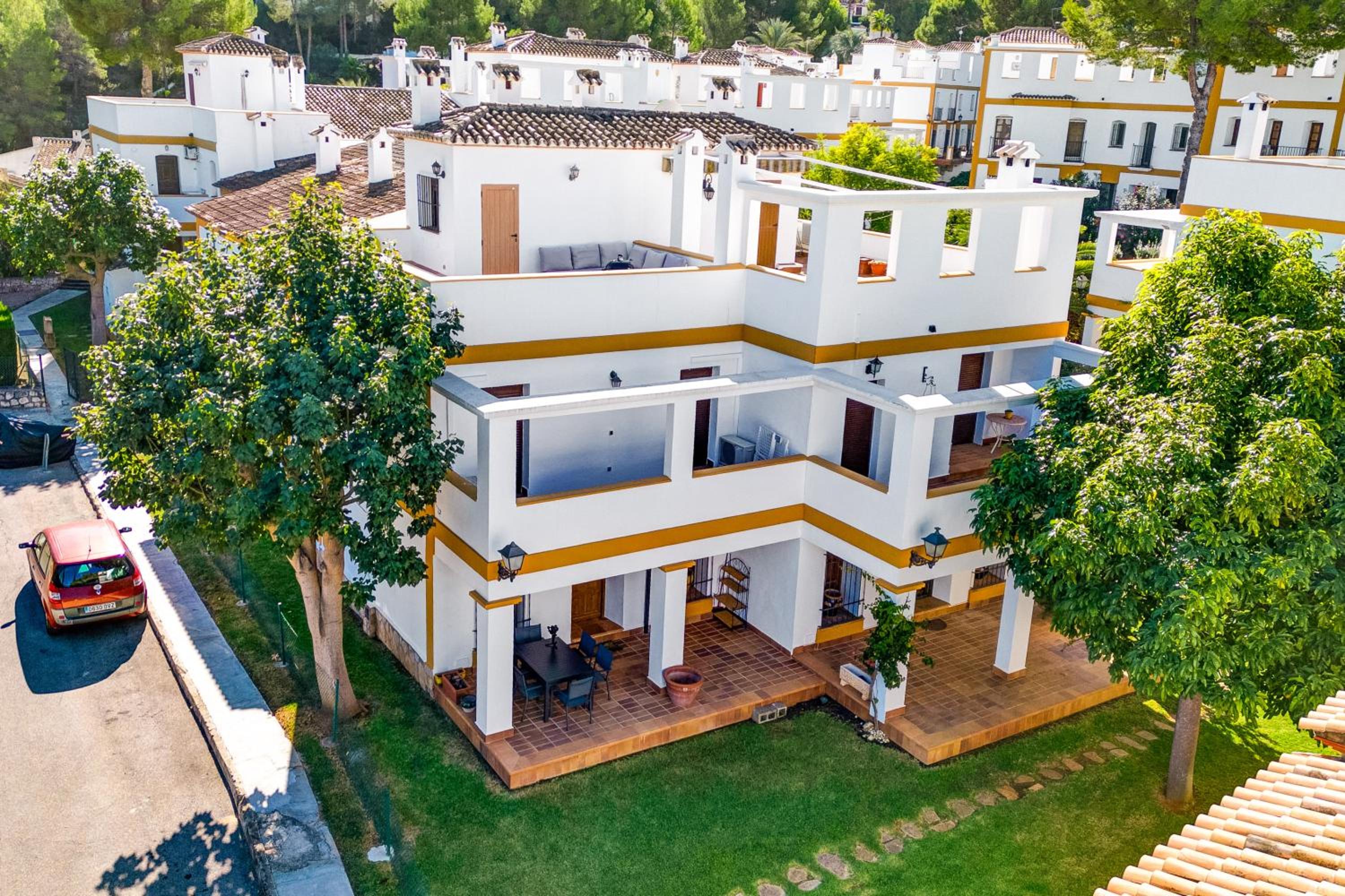 Ruhiges Eckreihenhaus mit Pool in La Sella Zarzas one Denia