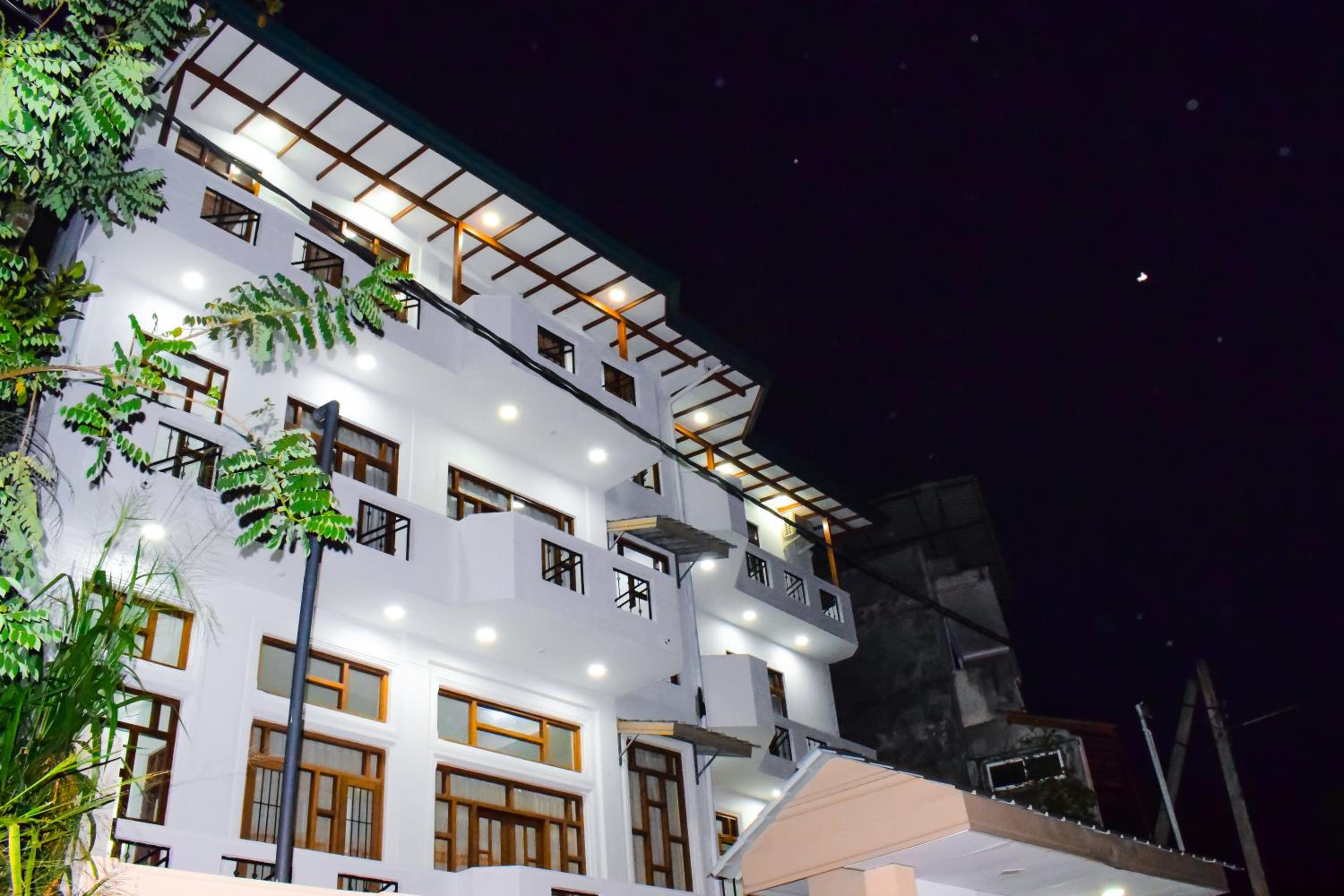 SaRu Apartments Kandy - 2 Bedroom for 6 view 3