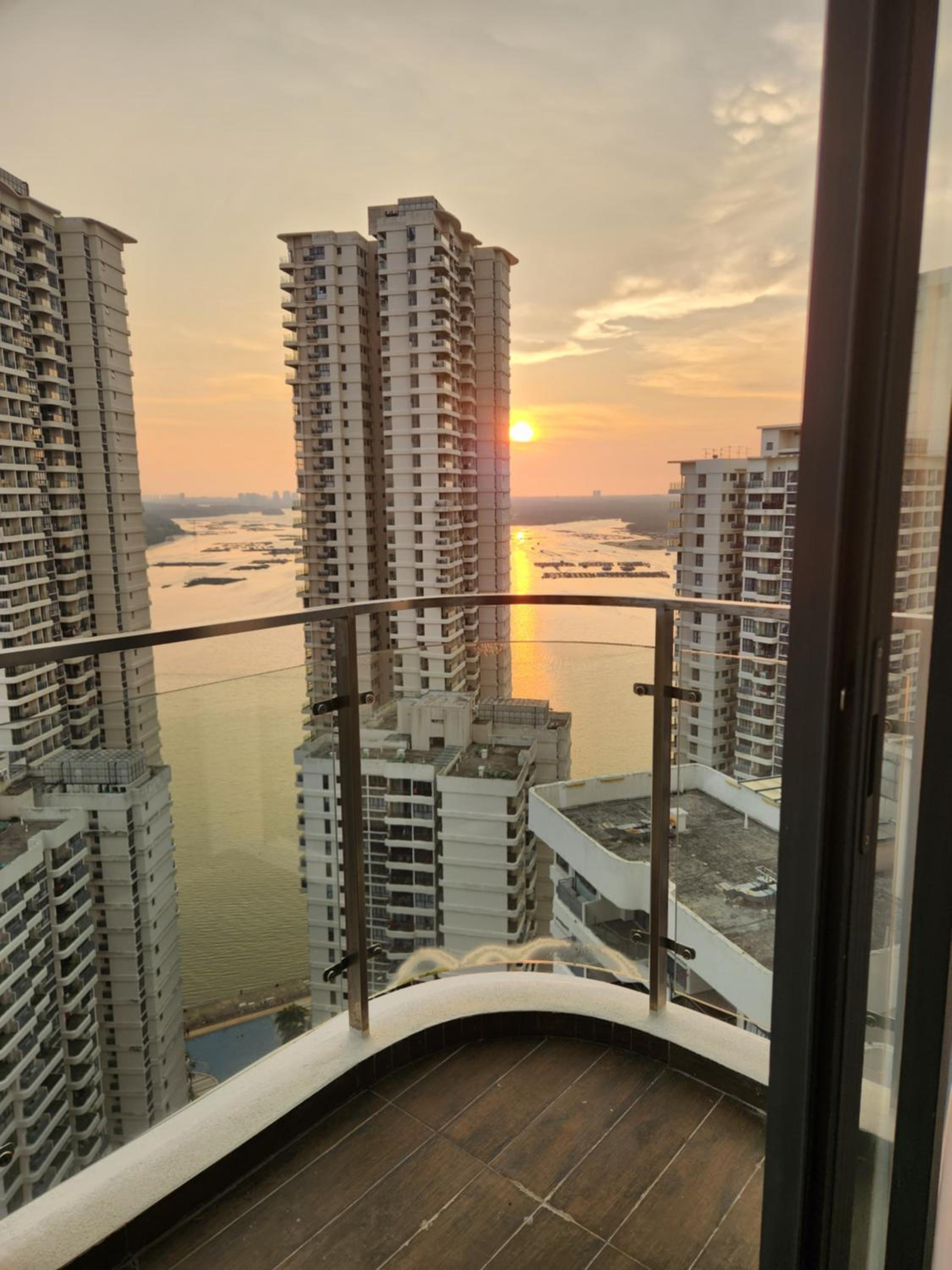 Country Garden Danga Bay 3BR Topfloor with Netflix & Astro