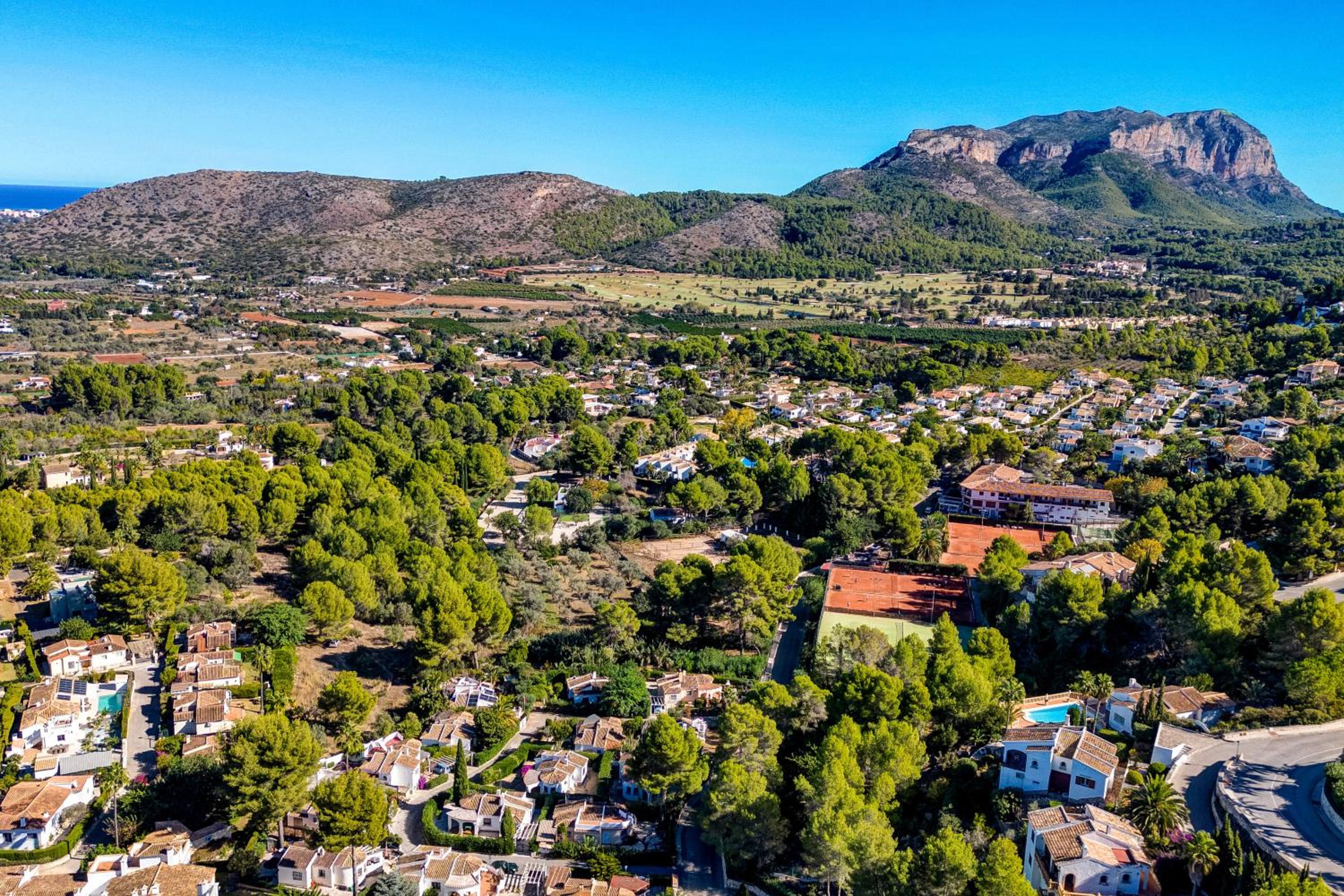 Ruhiges Eckreihenhaus mit Pool in La Sella Zarzas one Denia