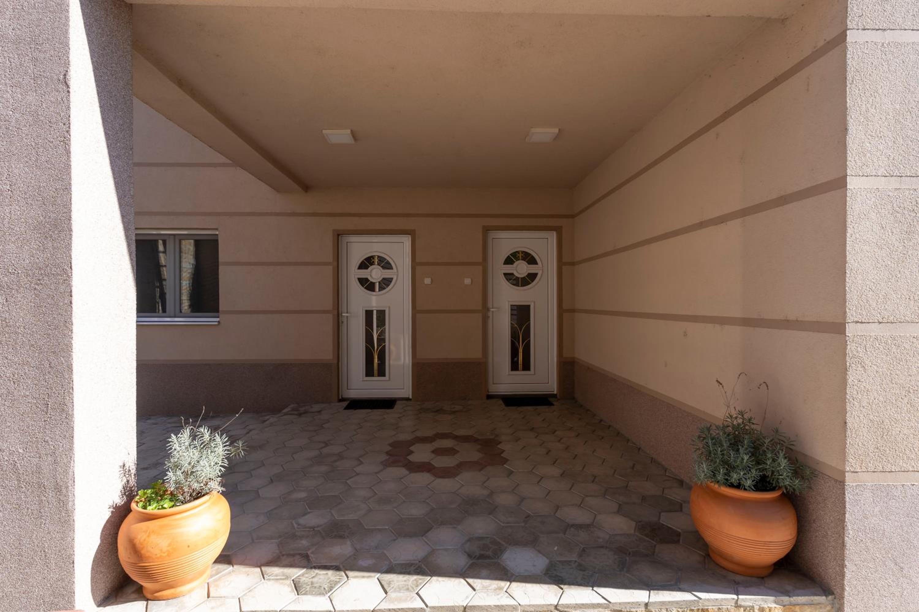 1-Bedroom Apartment with Balcony