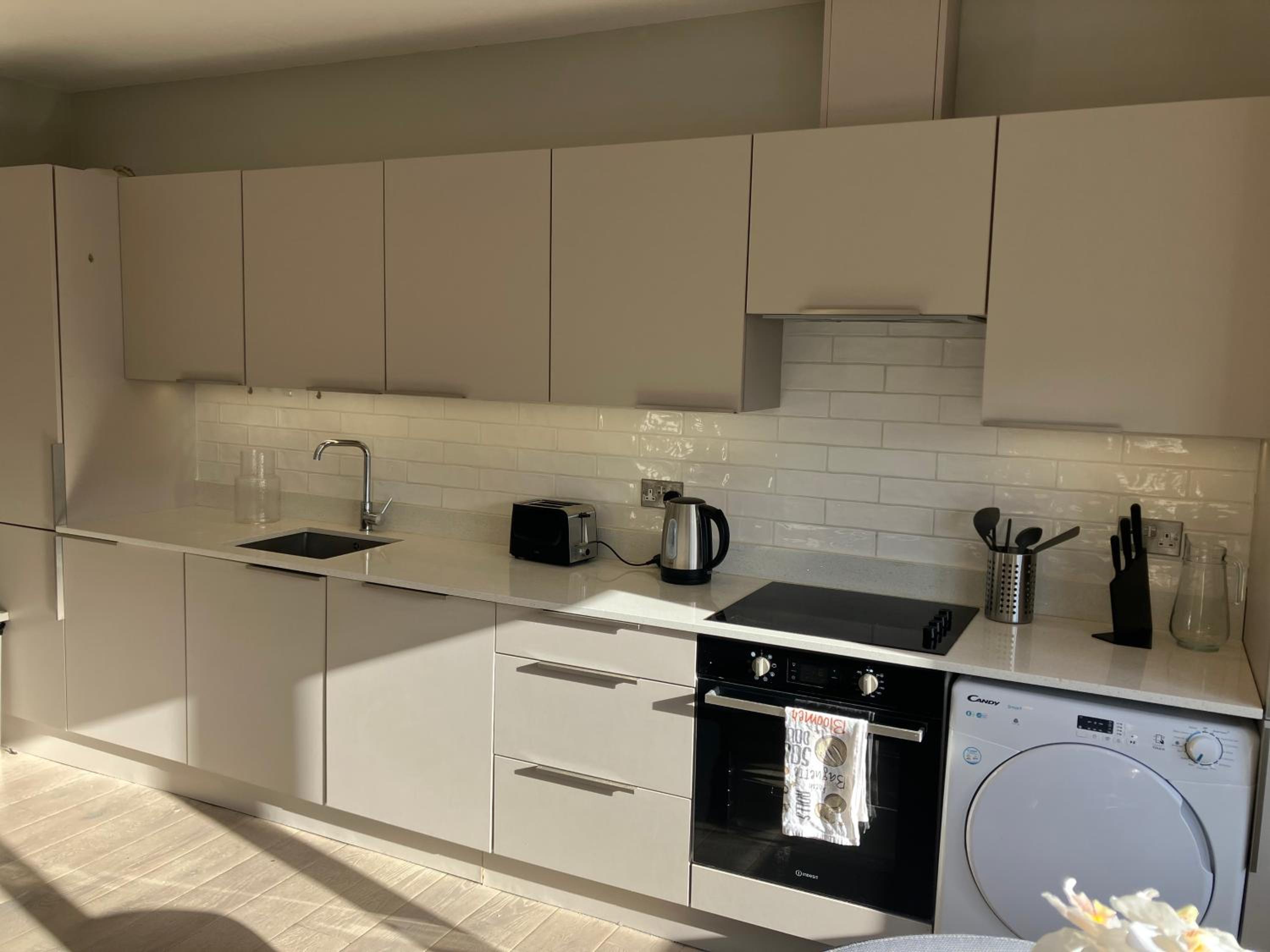 Splendid 2 Bed Flat with Private Terrace in Wimbledon - 2 The Queens