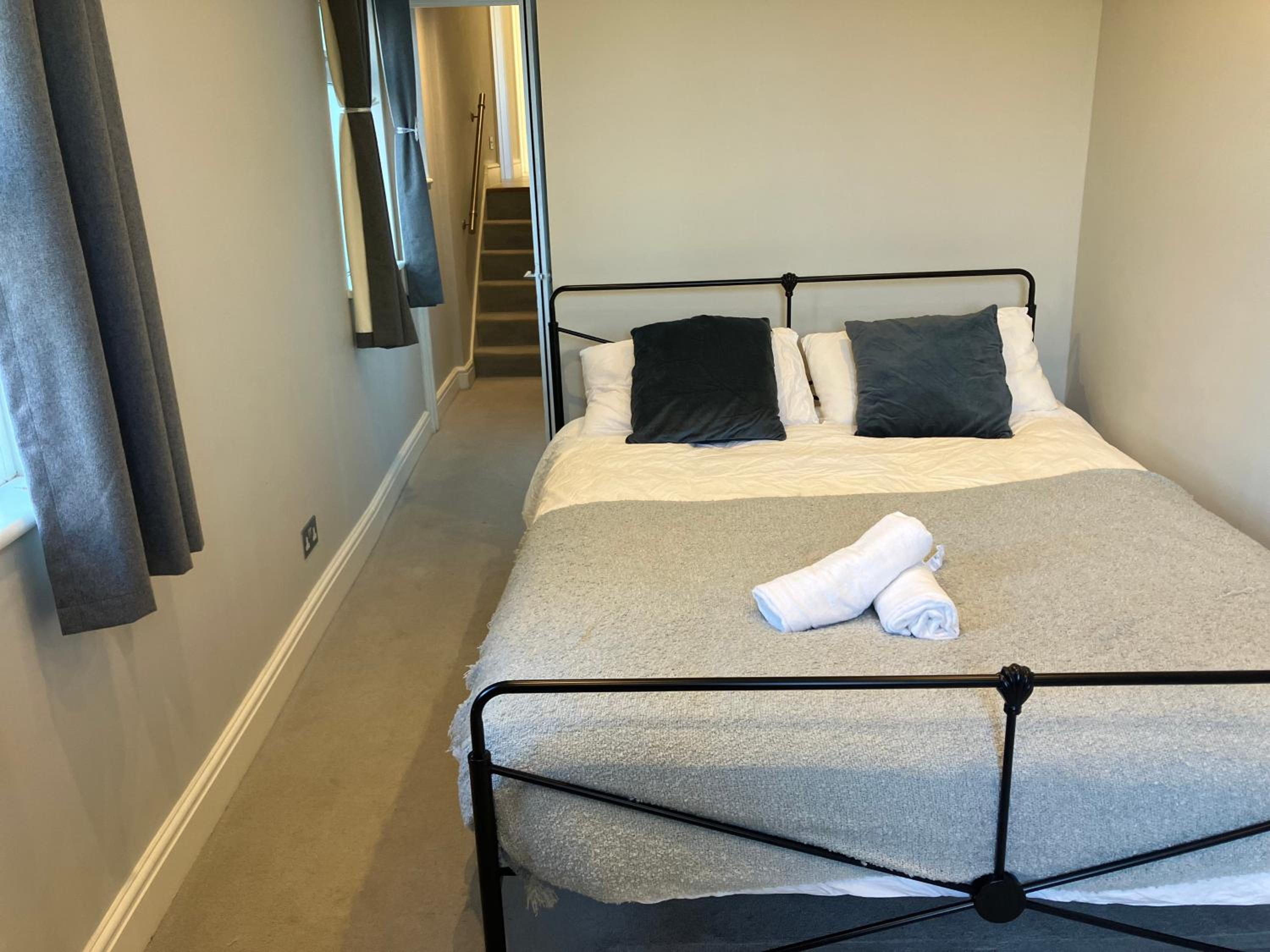 Splendid 2 Bed Flat with Private Terrace in Wimbledon - 2 The Queens