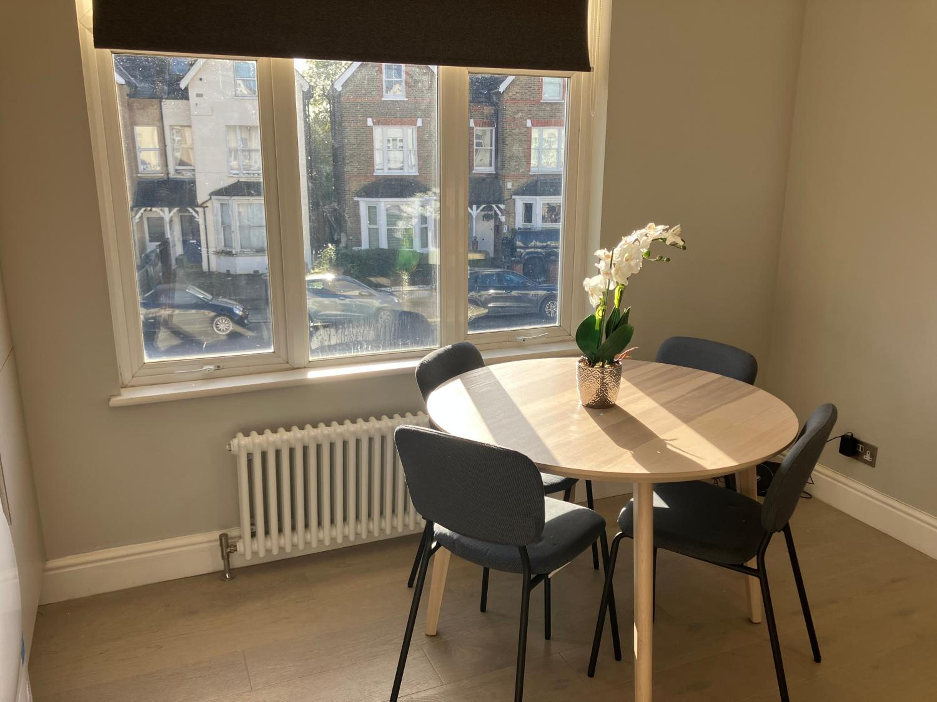 Splendid 2 Bed Flat with Private Terrace in Wimbledon - 2 The Queens