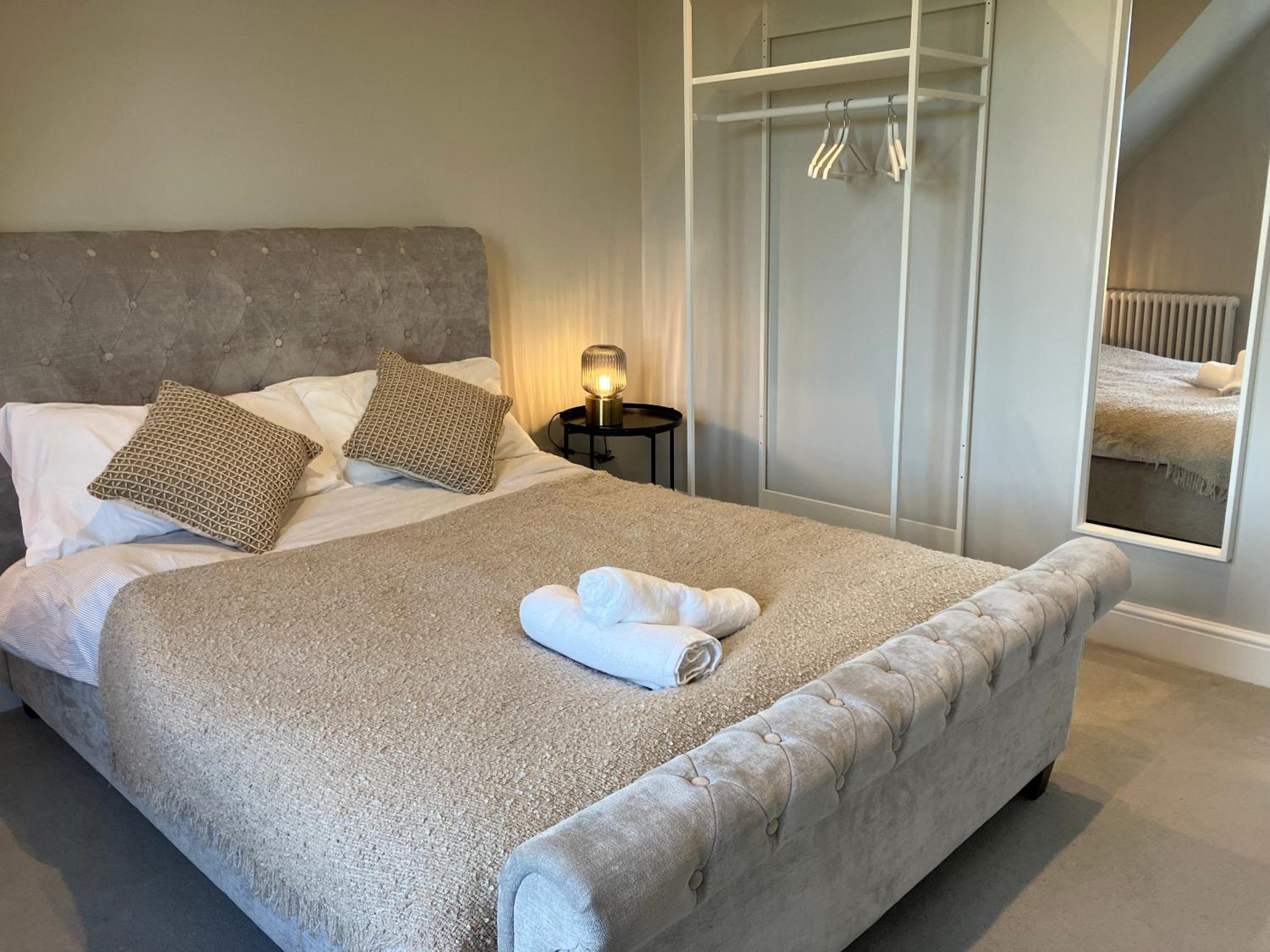 Stylish 1 Bed Flat with Private Terrace in Wimbledon - 3 The Queens