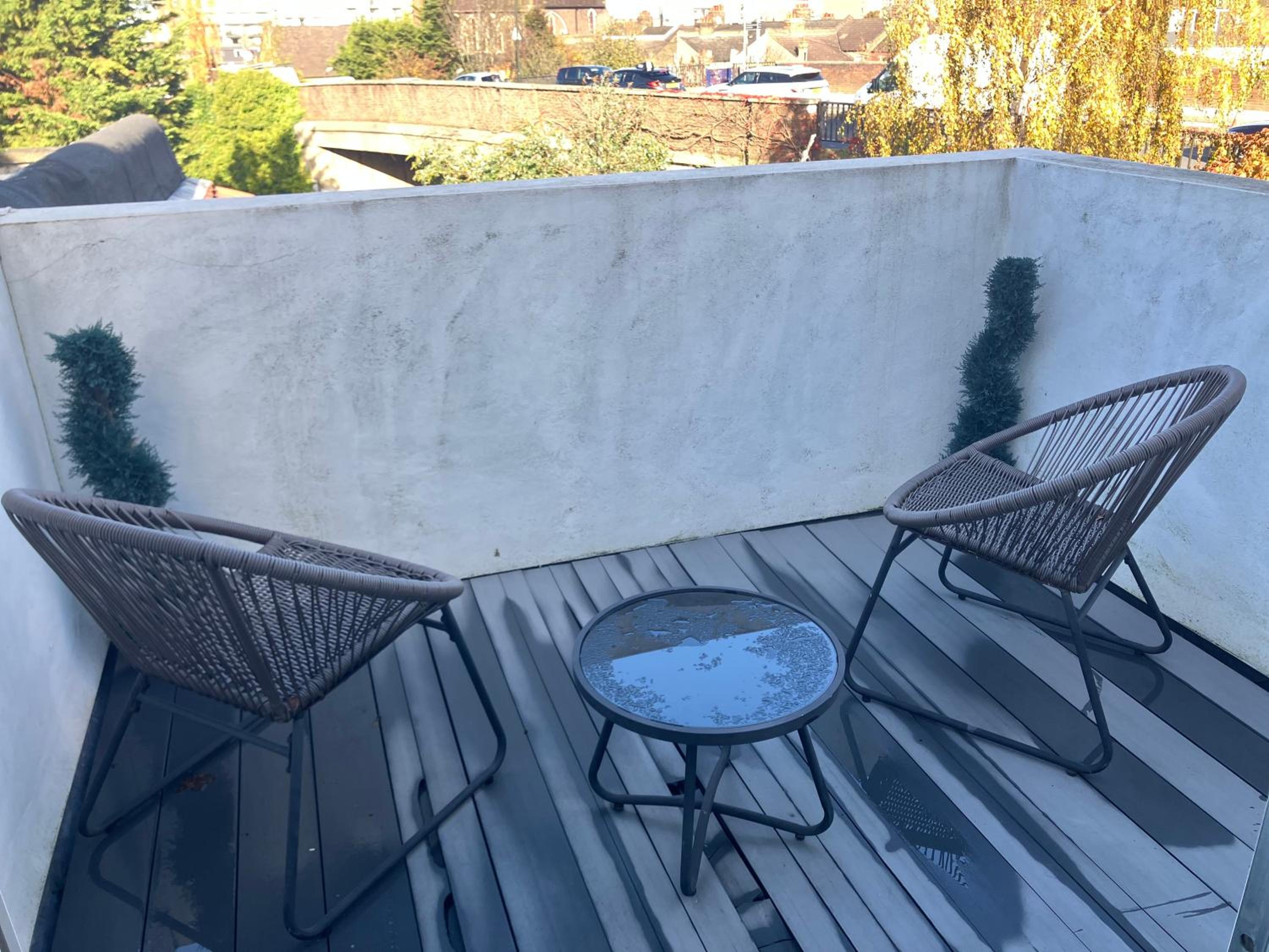 Stylish 1 Bed Flat with Private Terrace in Wimbledon - 3 The Queens