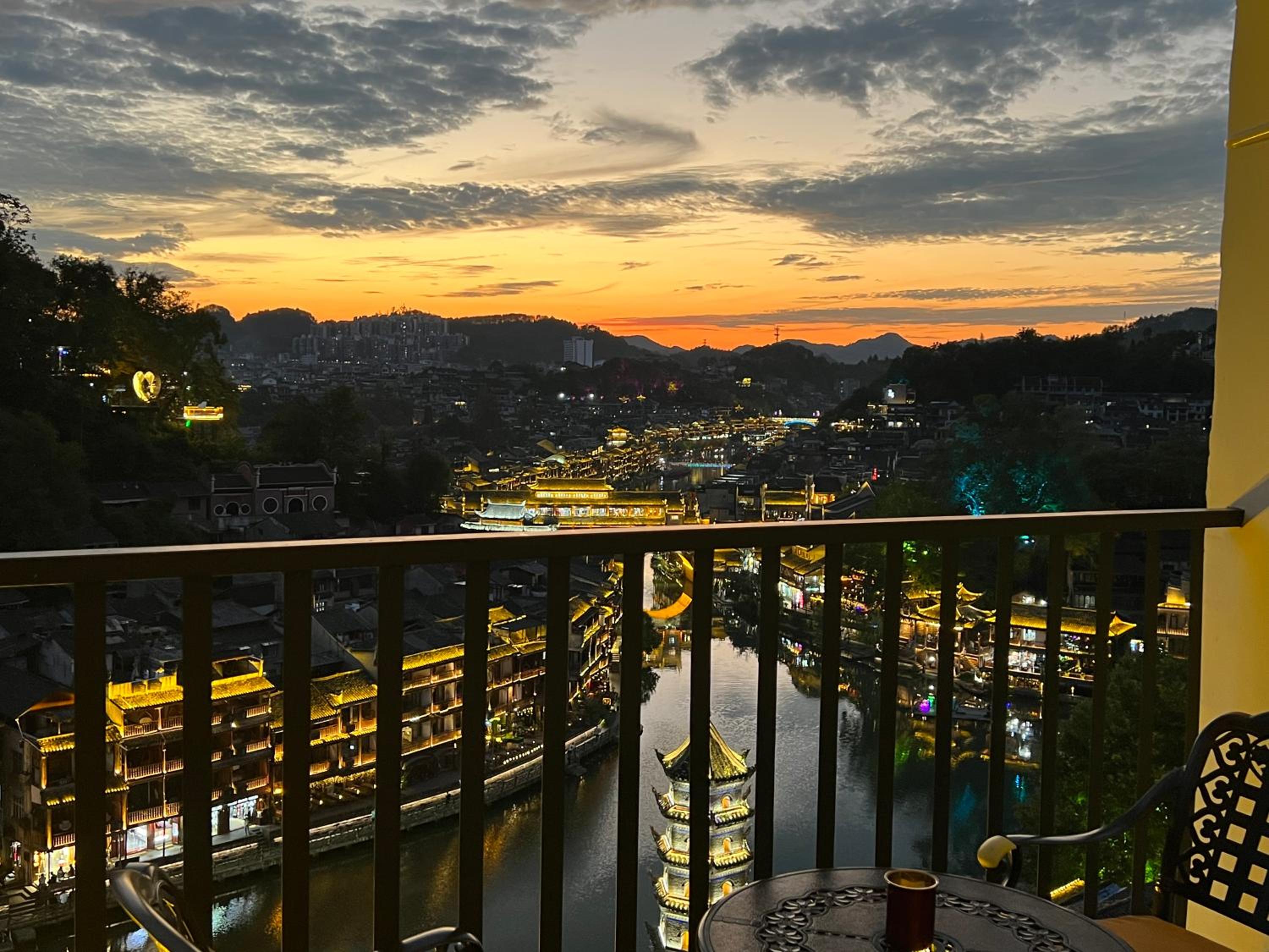Phoenix Best River View B&B
