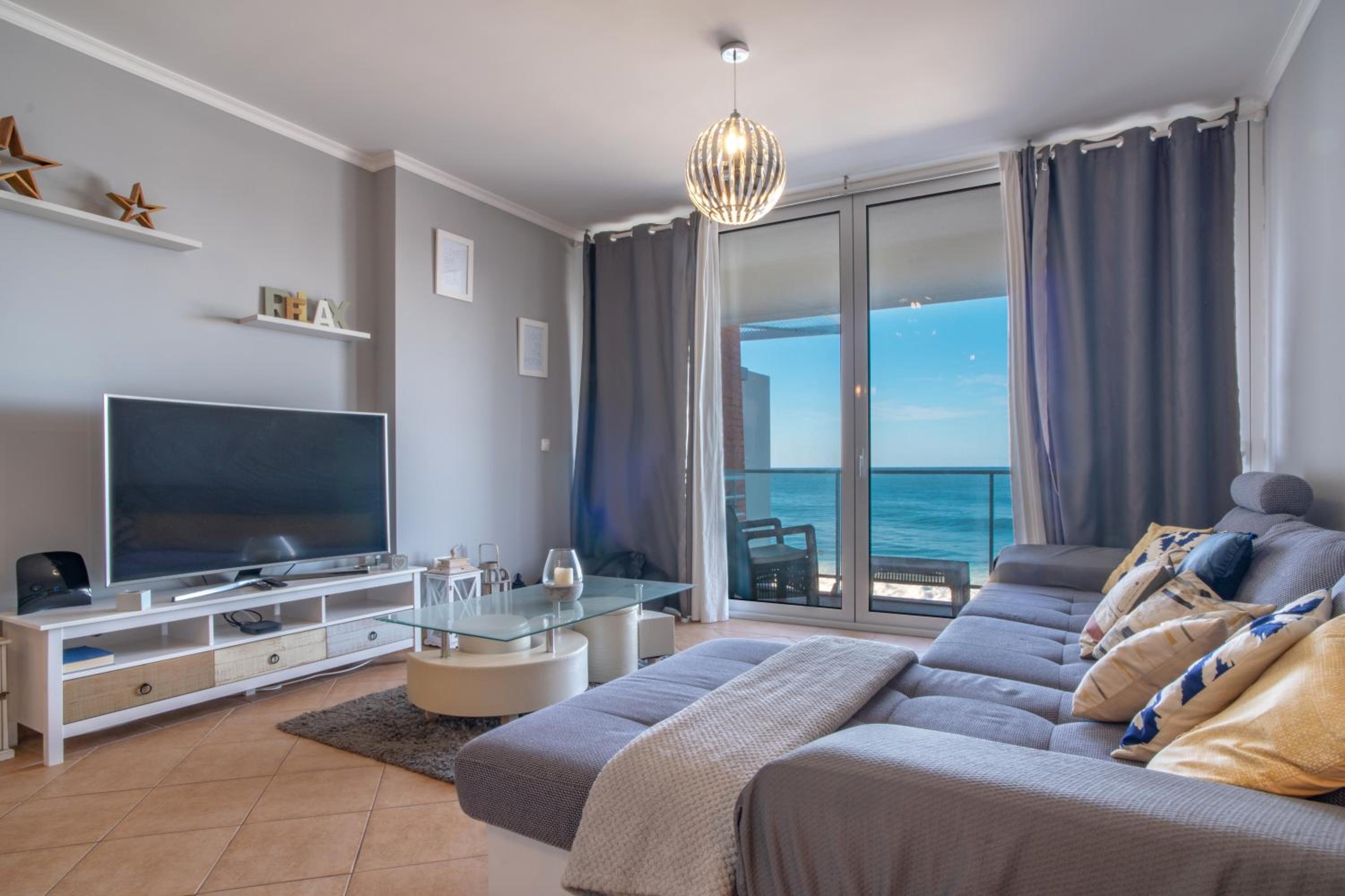 Apartment 7 on Paul do Mar Beach view 5