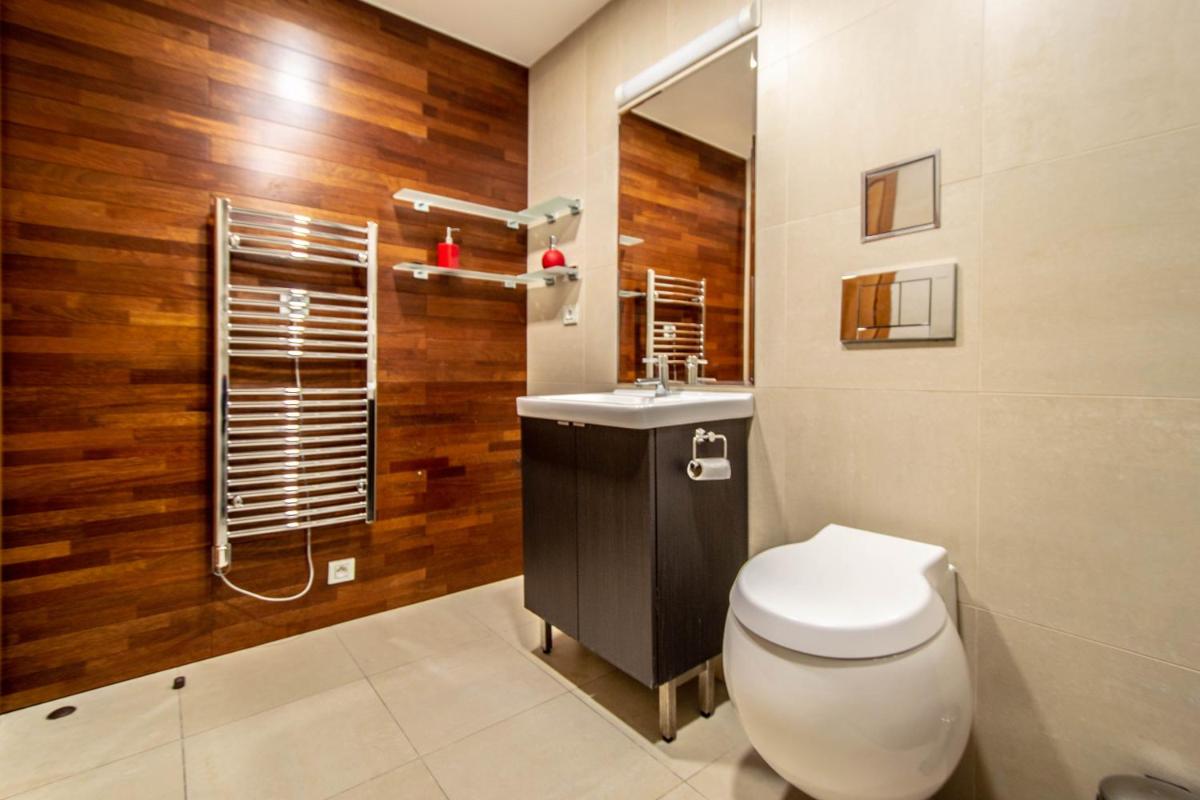 Wooden Design 2BDR Apartment near Eden Garden