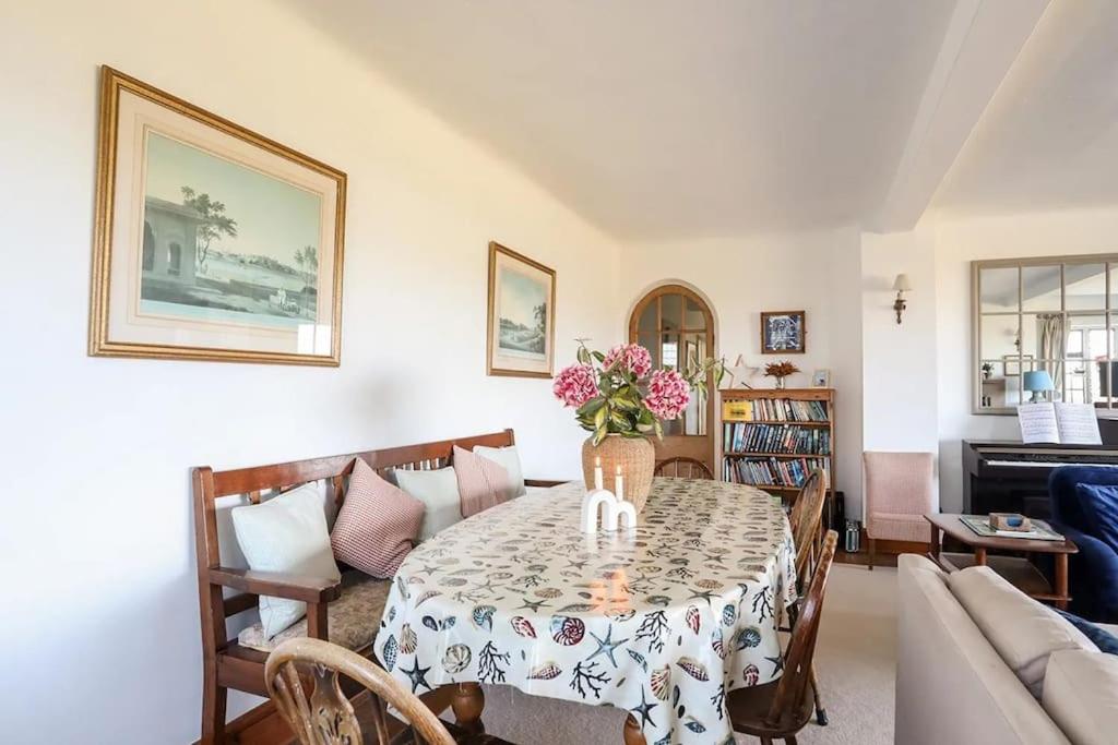 Druidsmoor - Sea Views-sleeps 8-Ravenspoint road view 3
