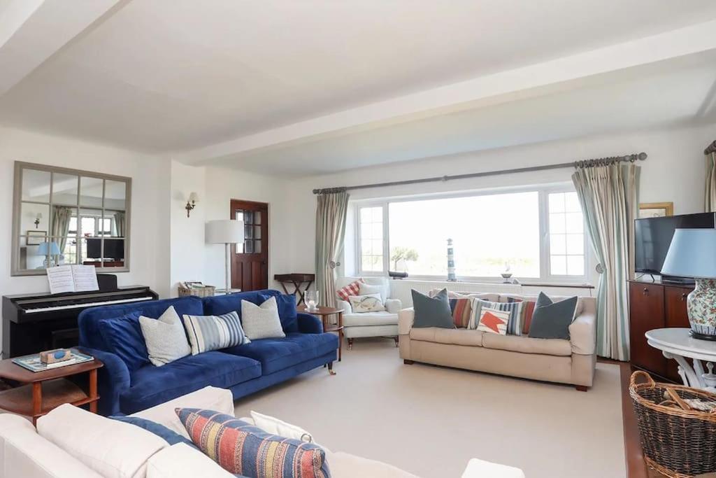 Druidsmoor - Sea Views-sleeps 8-Ravenspoint road view 4