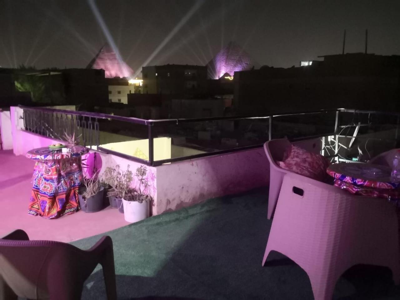 Jana Pyramids view inn