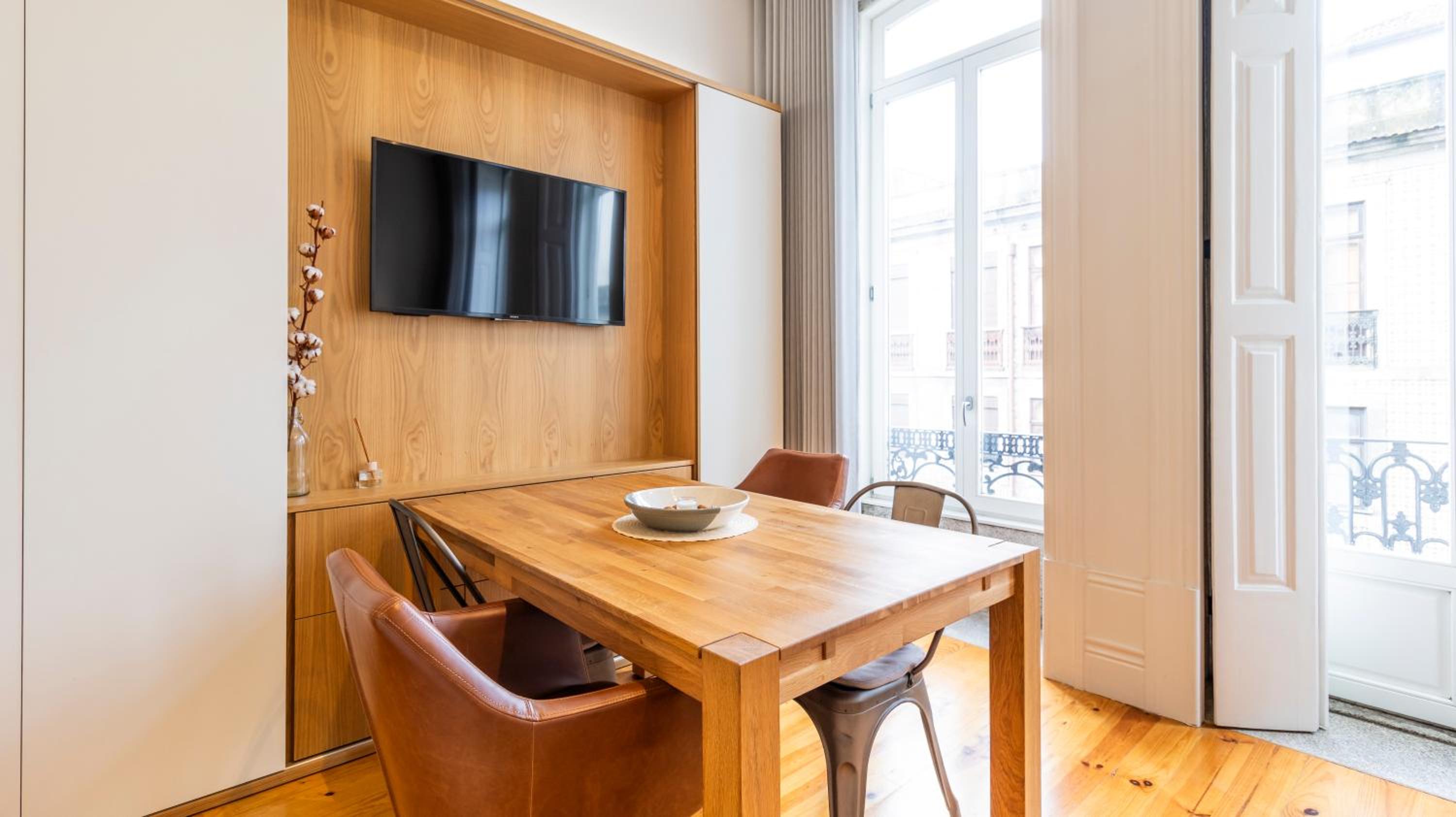 Bolhão Charming Apartment by LovelyStay