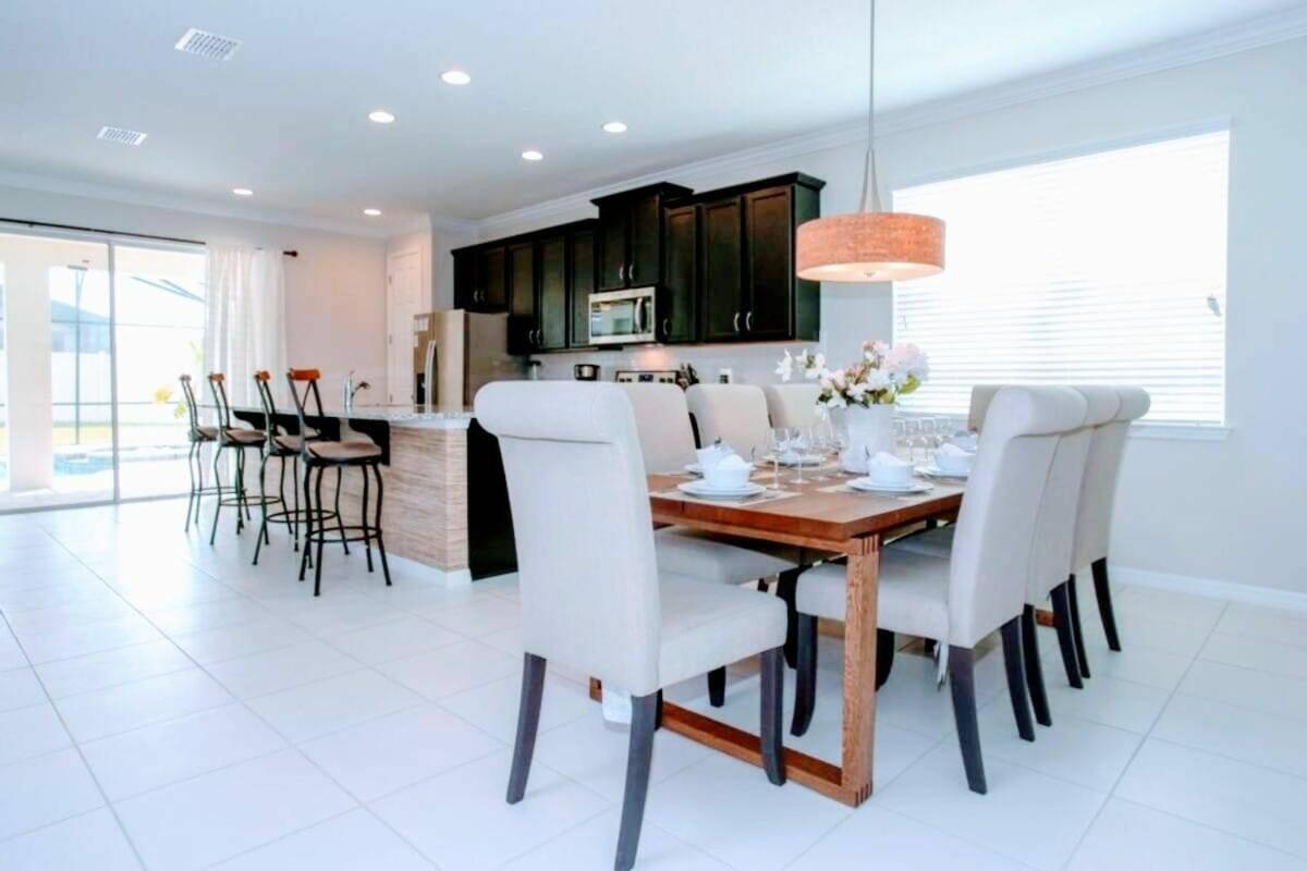 Gorgeous 4 Bed Dream house at Solara Resort view 3