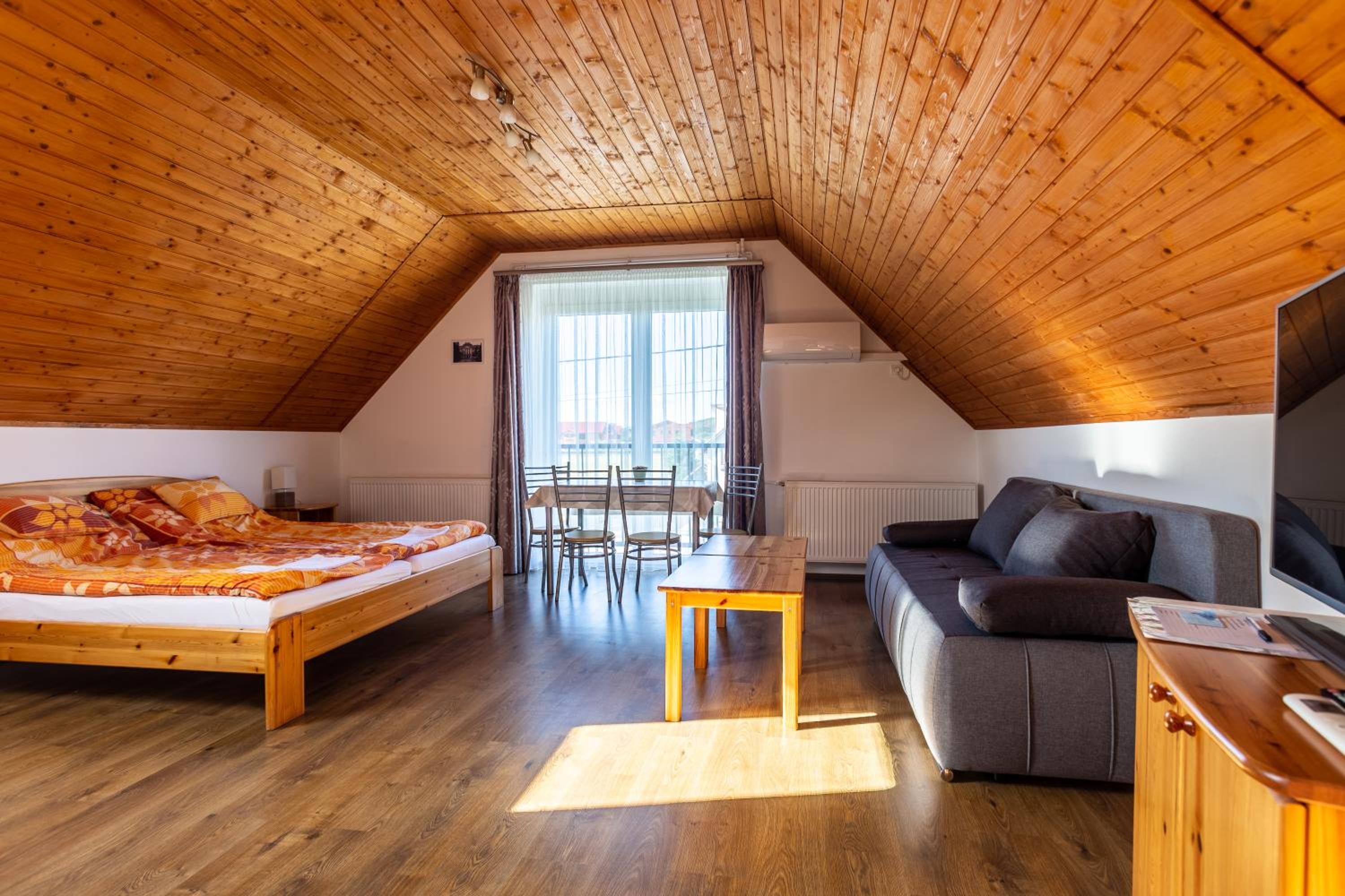 Szabolcs Apartments