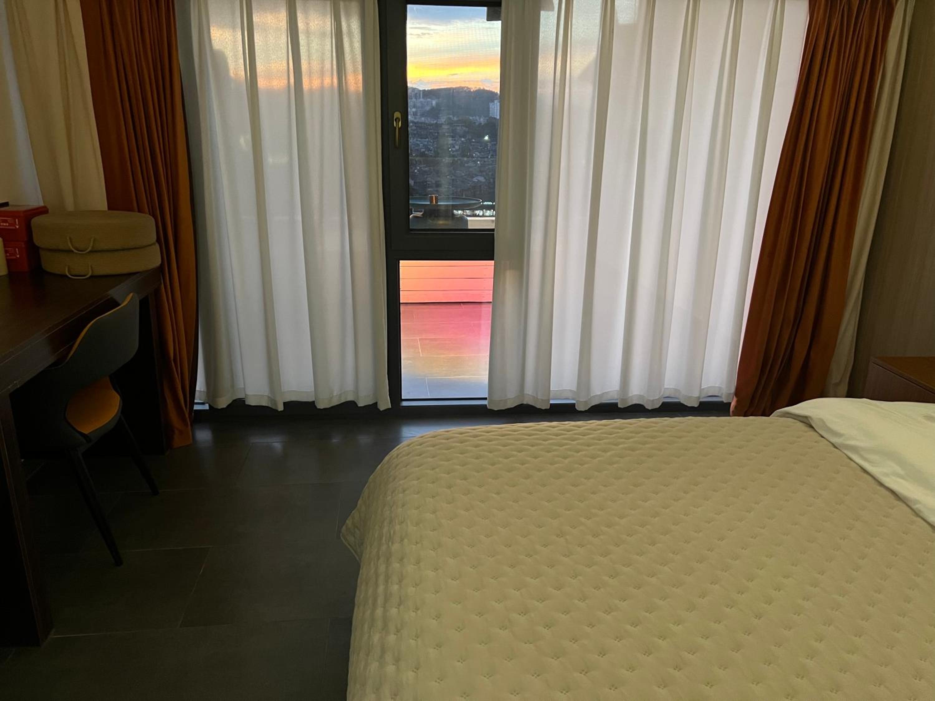 Phoenix Best River View B&B