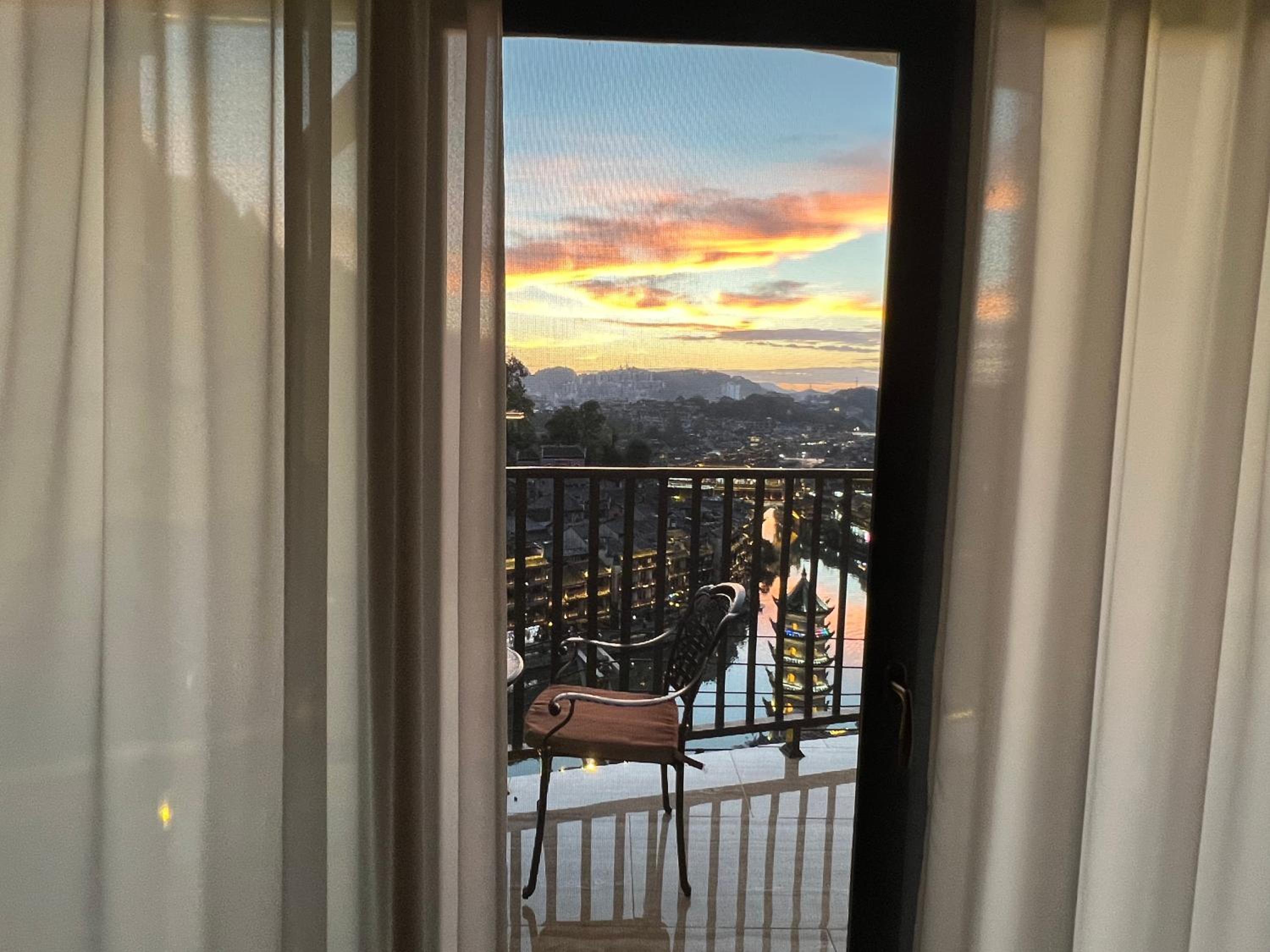 Phoenix Best River View B&B