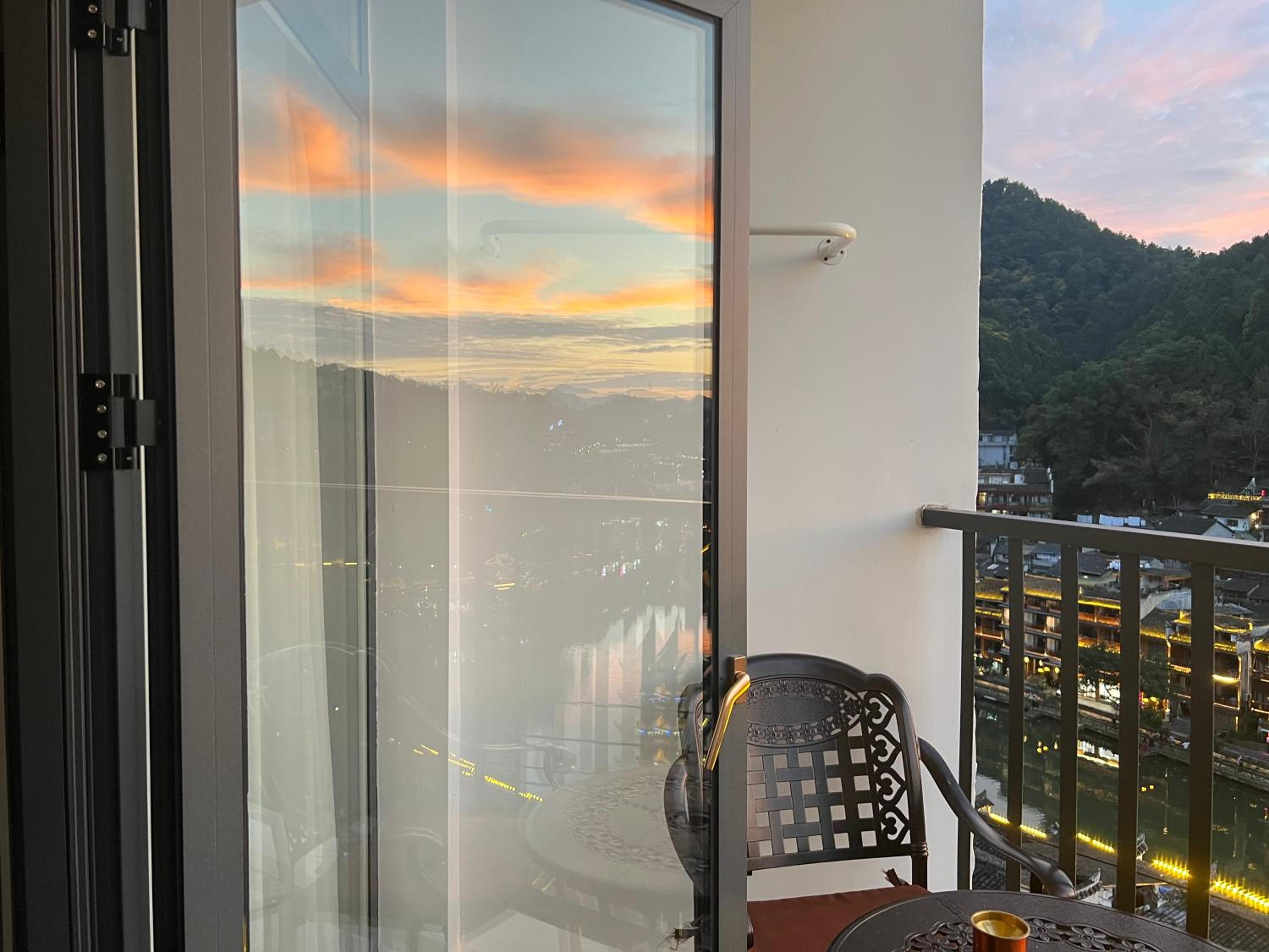 Phoenix Best River View B&B