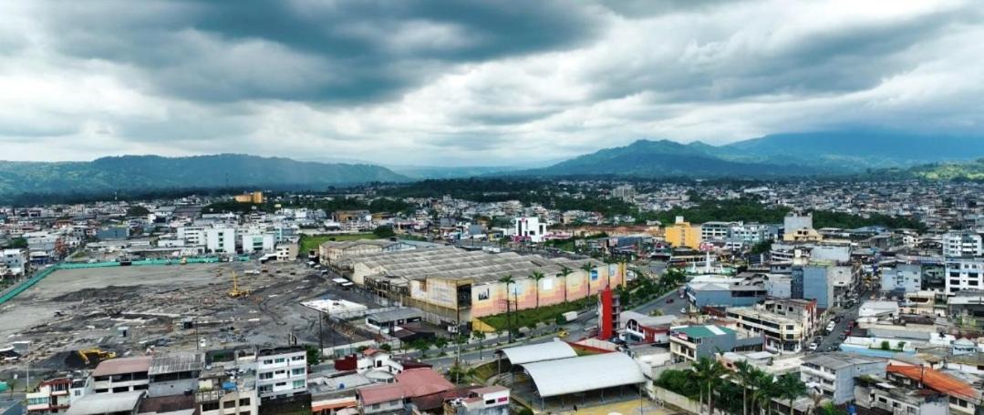 Amplio departamento con garage y cerca al Shopping