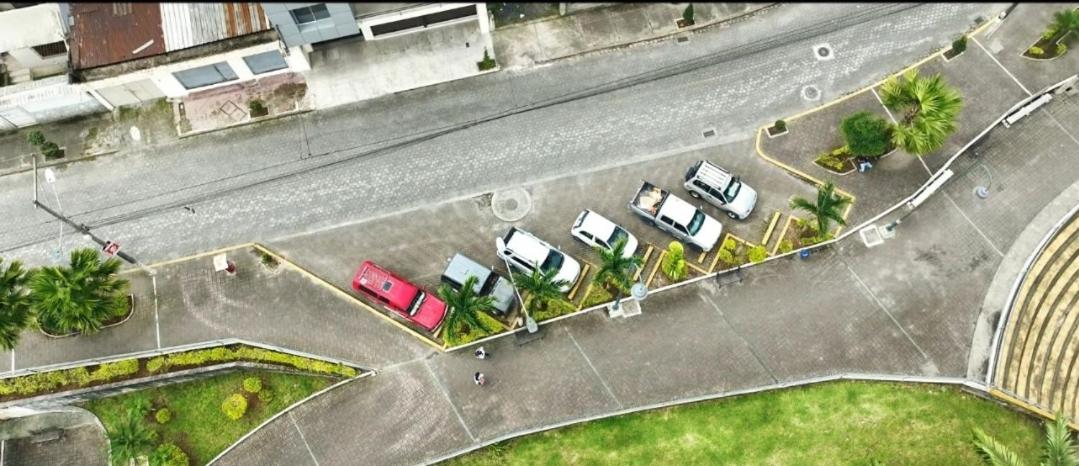 Amplio departamento con garage y cerca al Shopping