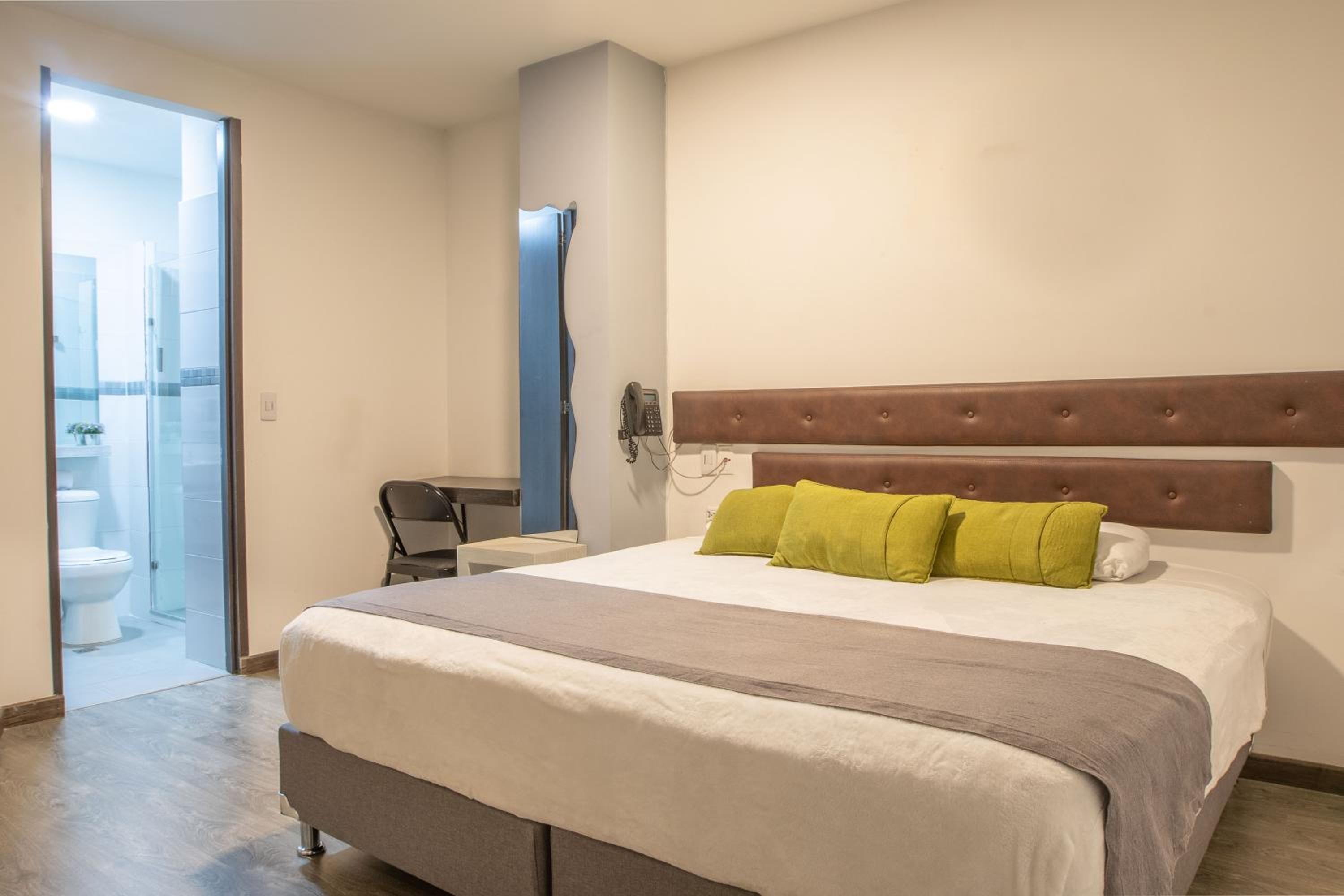 Hotel Wess en Bogotá — hotel room