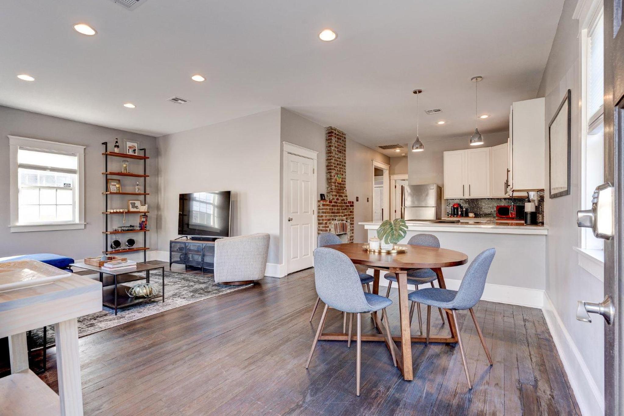 Creole-style home w fenced yard & chefs kitchen view 3