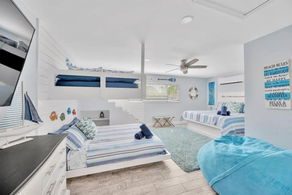 Island Paradise 3 Bed Waterfront/Heated Pool view 5