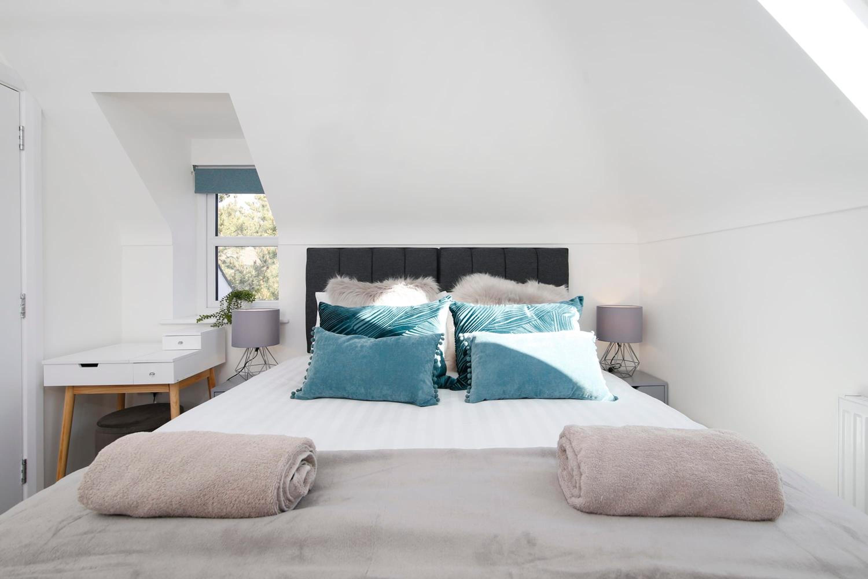 Nightingale - Perfect location close to the Beach - Free Parking view 2