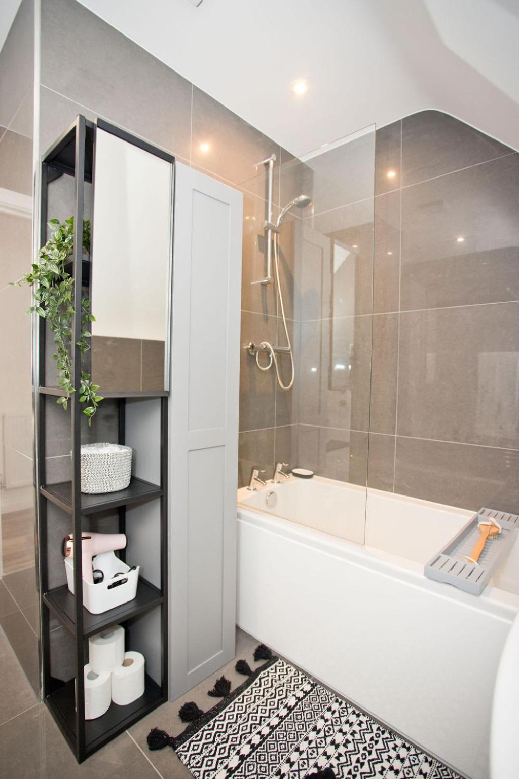 Stylish 2 Bedroom Apt - Parking - 5 Mins walk to Beach view 3