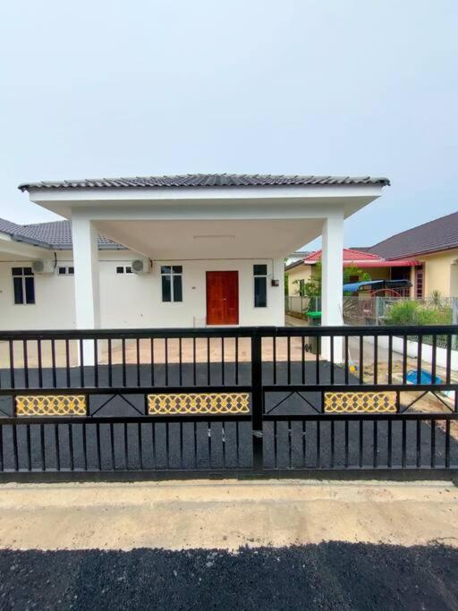Homestay Usrati 17J (untuk muslims sahaja) photo 1