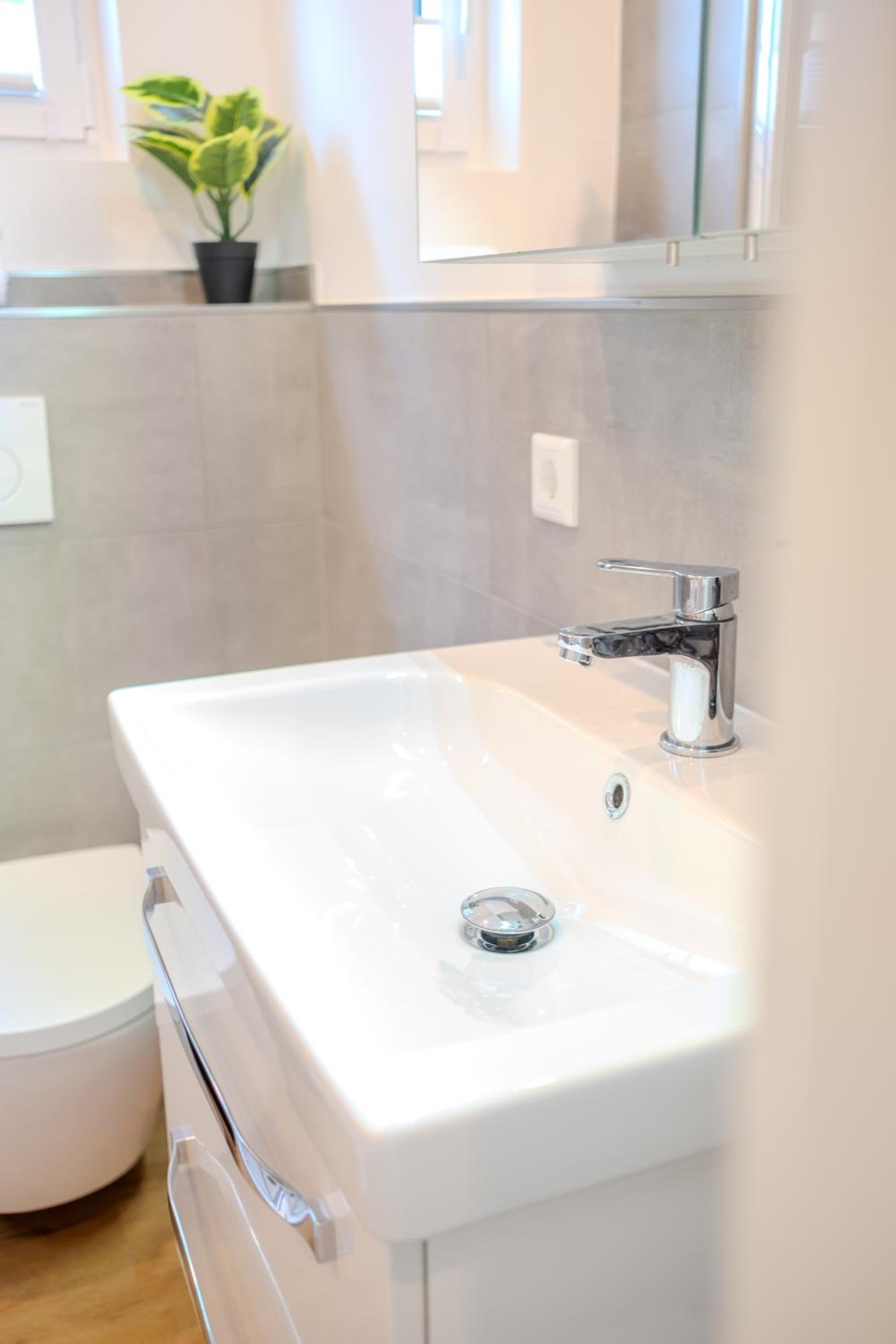 Premium Zuhause - Seeblick, Balkon, Pool & Seepromonade