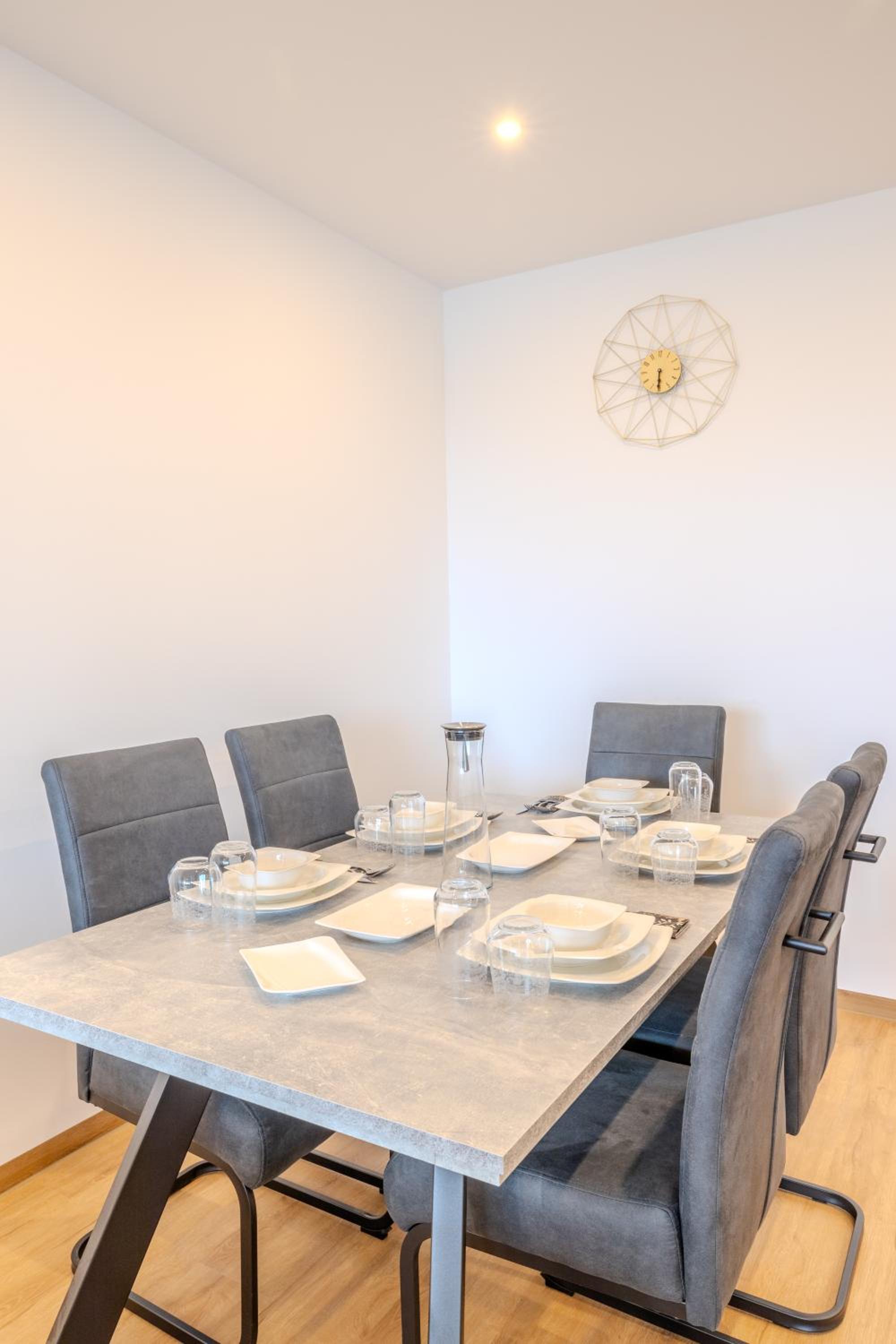 Premium Zuhause - Seeblick, Balkon, Pool & Seepromonade