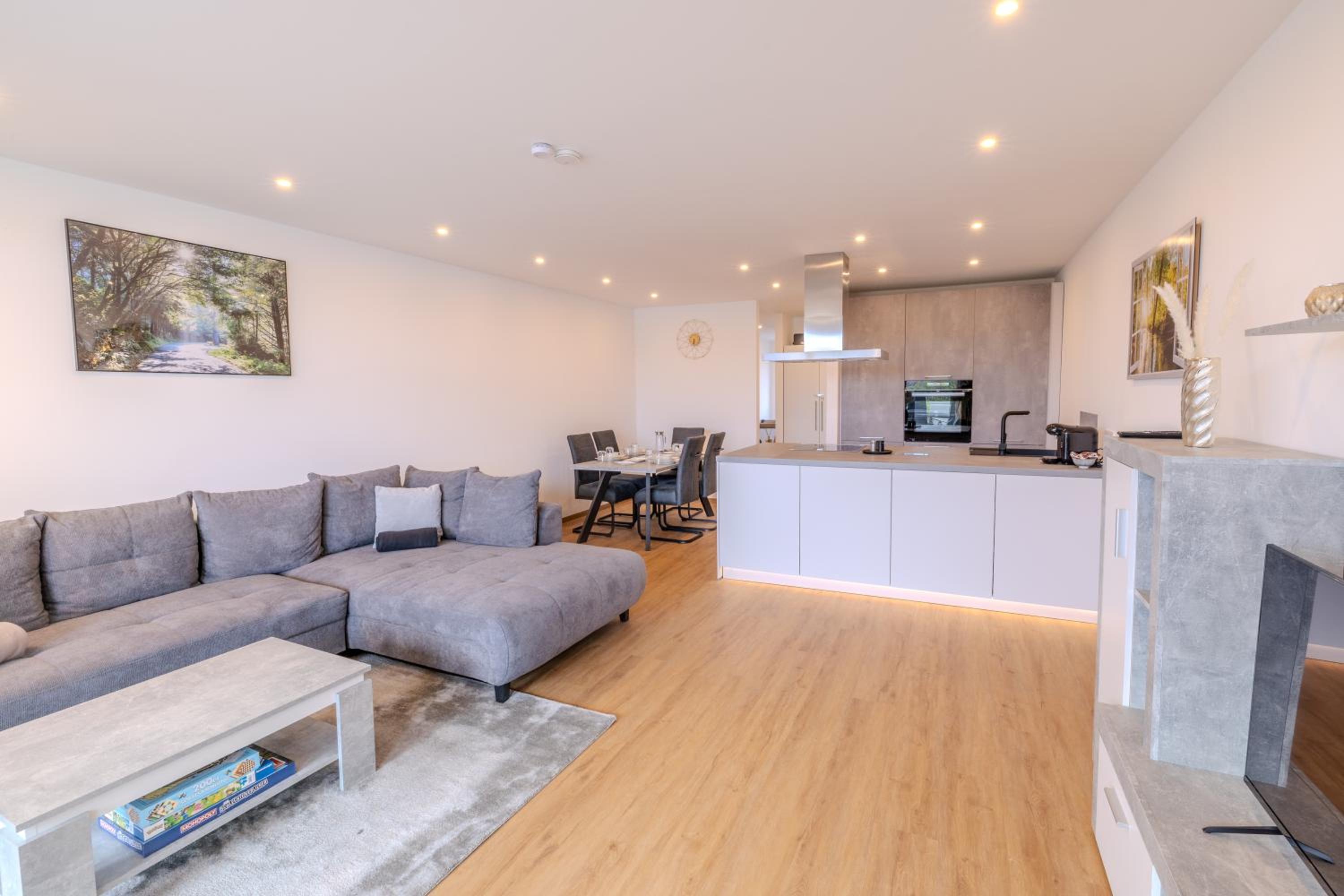 Premium Zuhause - Seeblick, Balkon, Pool & Seepromonade