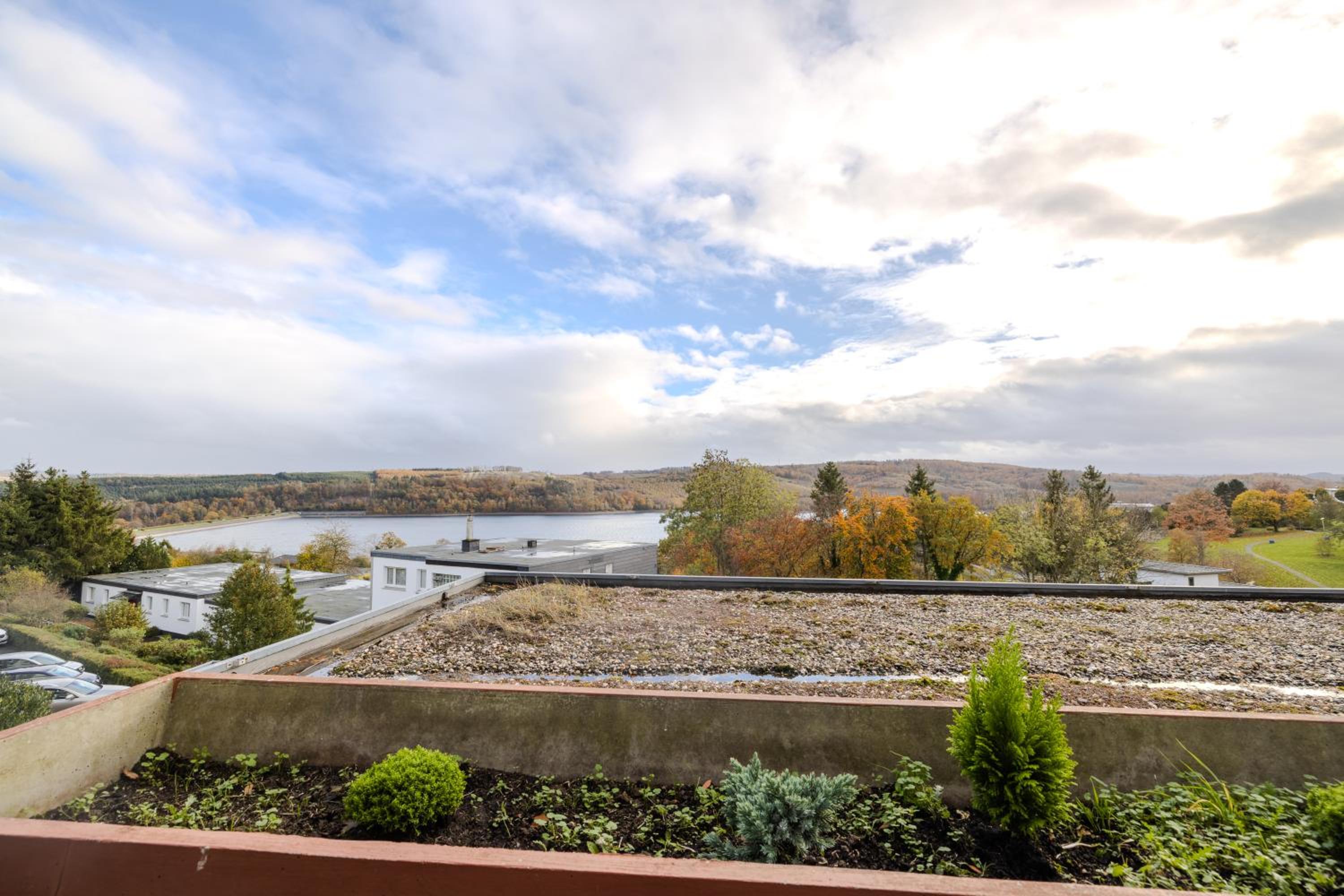 Premium Zuhause - Seeblick, Balkon, Pool & Seepromonade