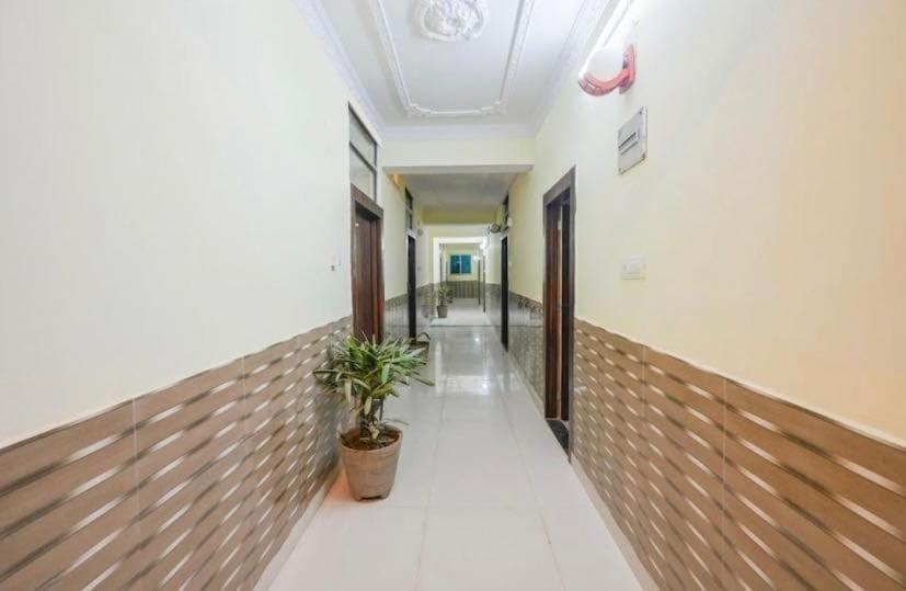 POP Oyo Flagship Moon Light Hotel