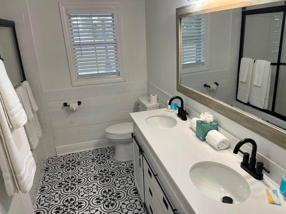 Southern Charm At It's Finest! view 5