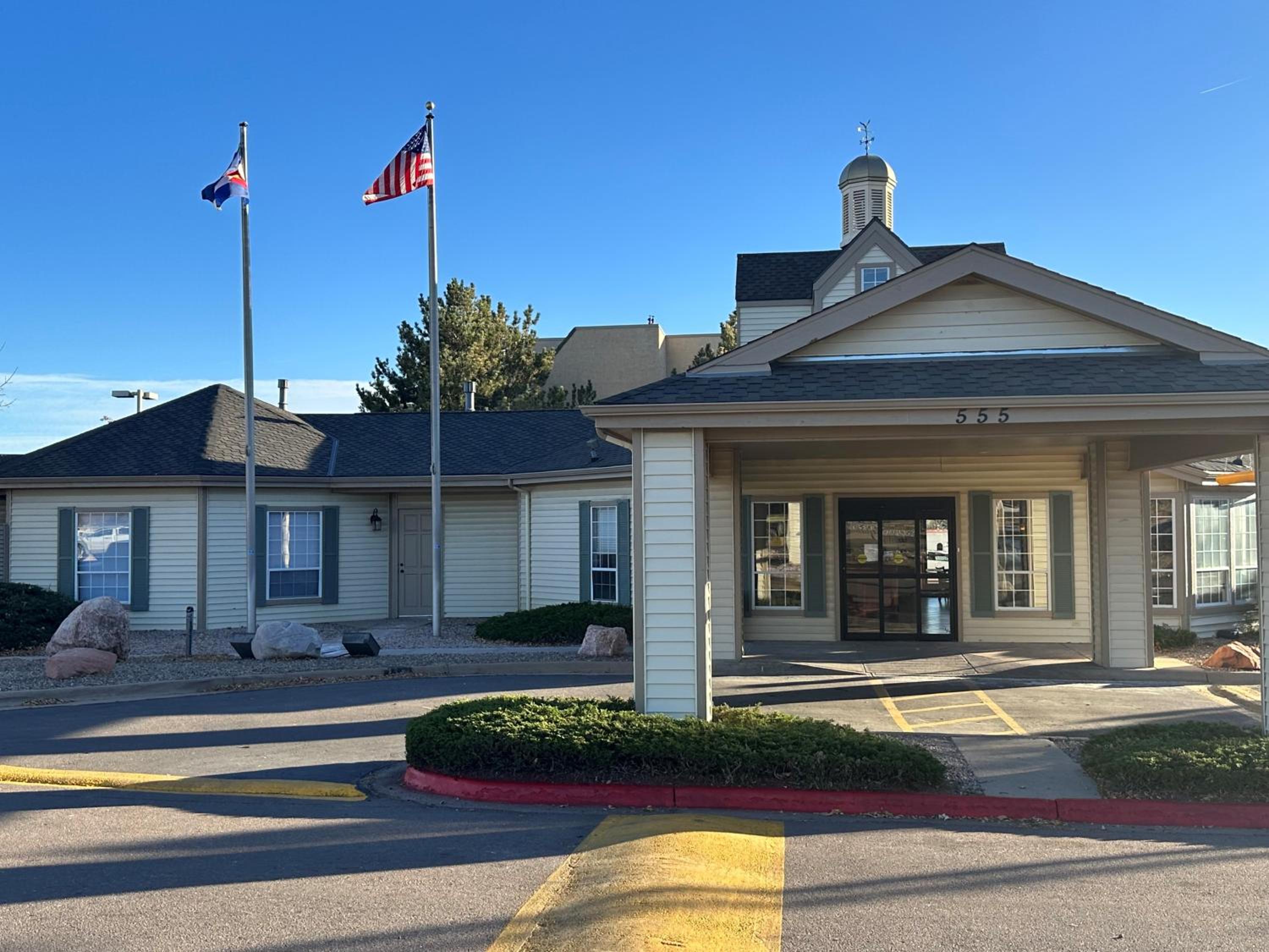 Hotel Quality Inn & Suites Garden Of The Gods - Image 1