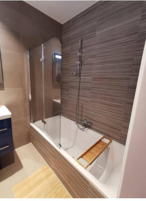 One bedroom with Terrace and Parking view 4