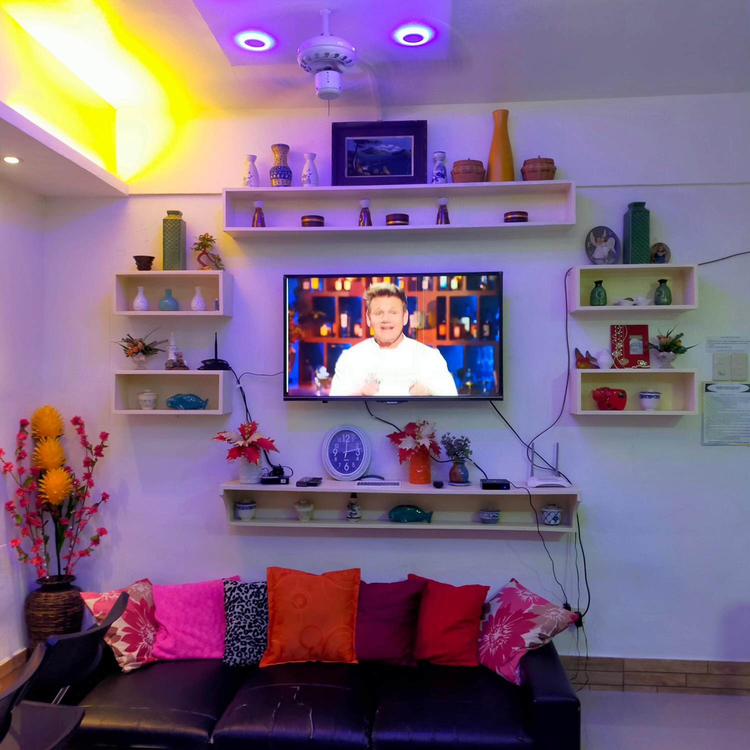 Cozy Condo Unit w/ FREE WIFI&Netflix-Pay Parking view 3