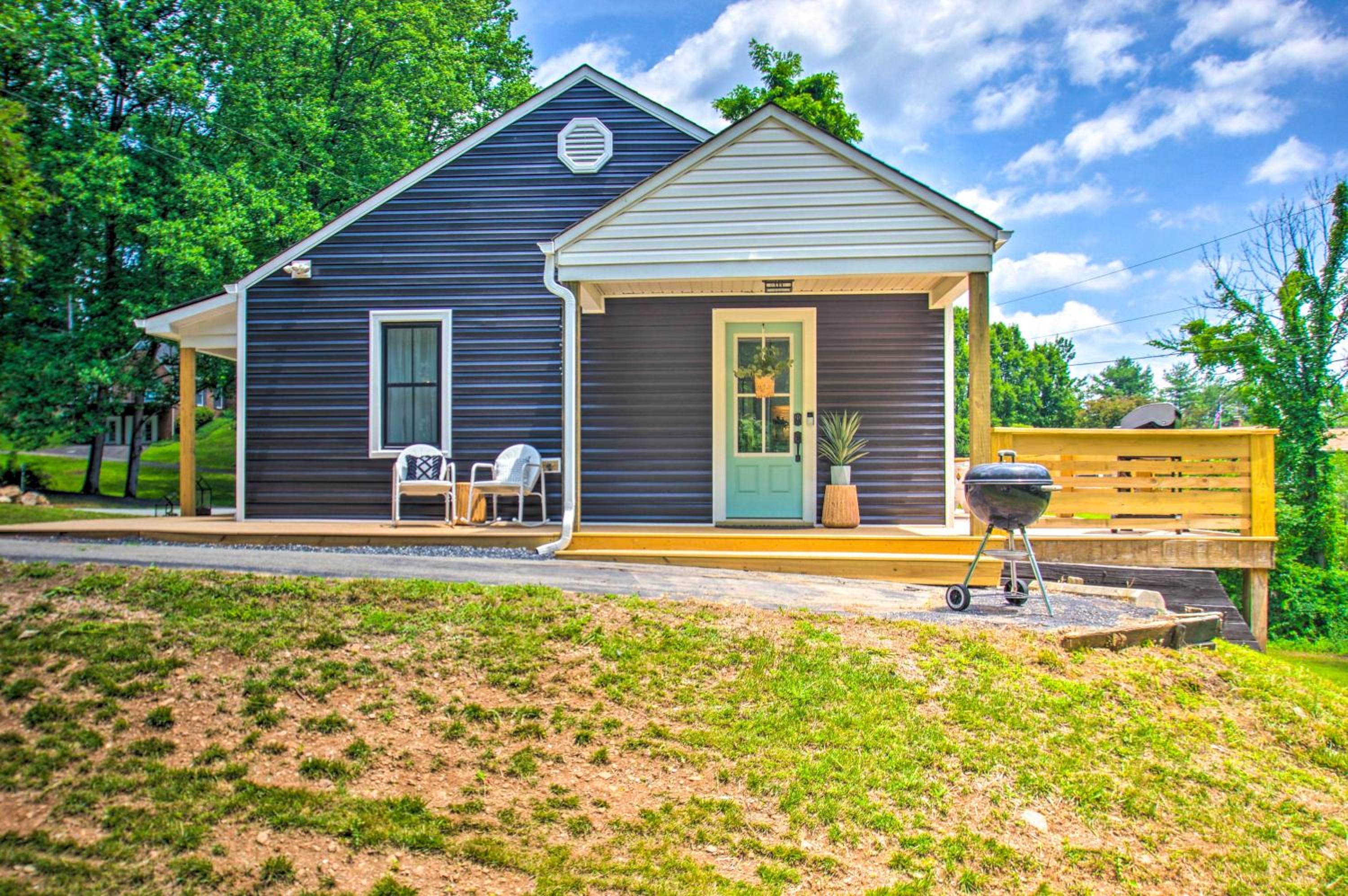 The Little Farmhouse Peaceful Wine Country Stay view 2