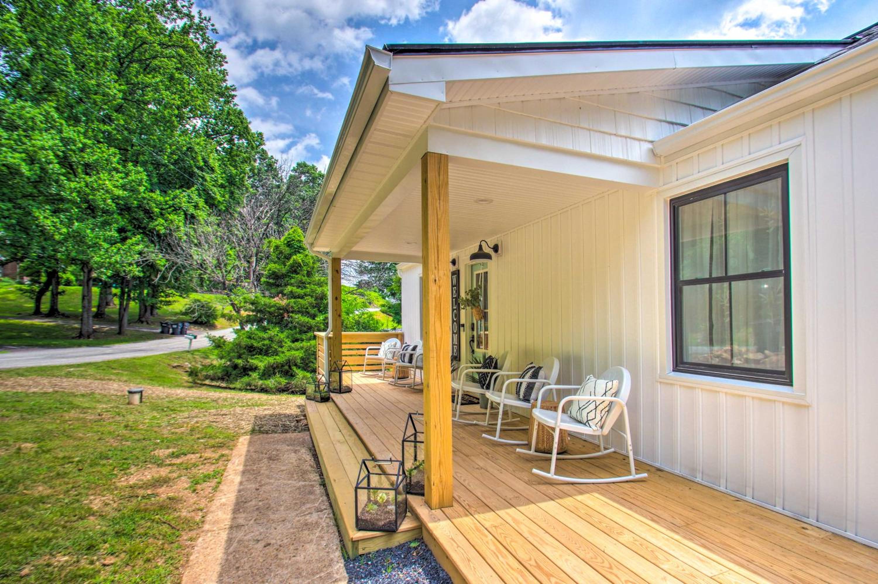 The Little Farmhouse Peaceful Wine Country Stay view 5