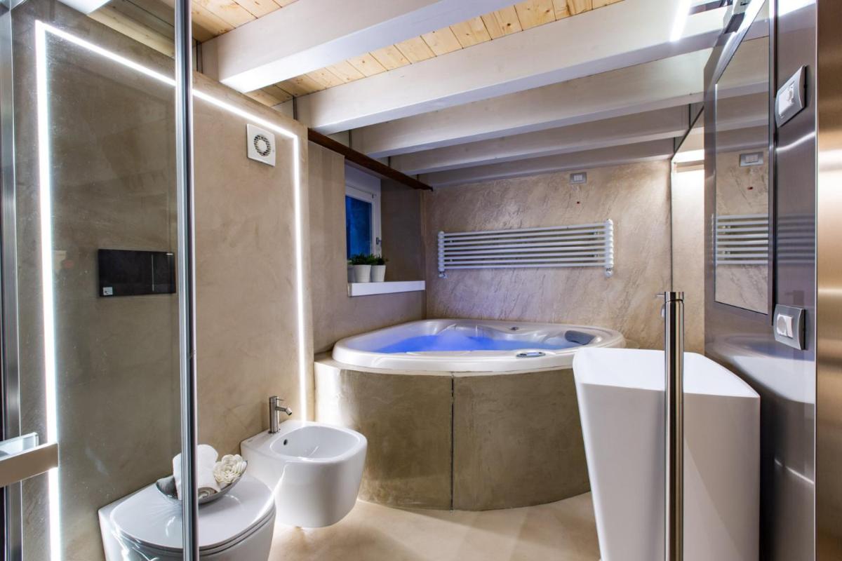 [Piazza Erbe] Jacuzzi & SPA LUXURY S photo 5